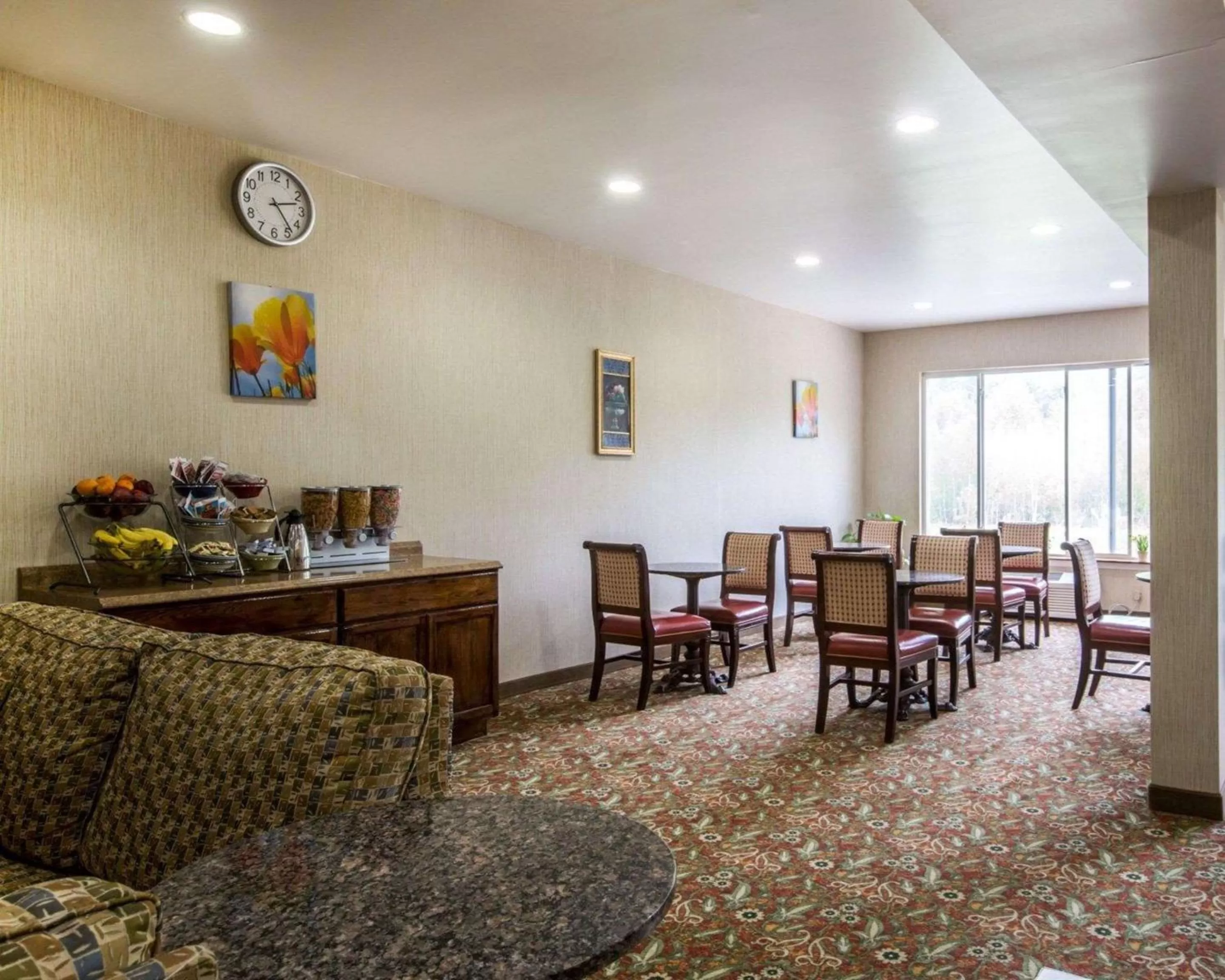 Restaurant/places to eat in Econo Lodge Lakes Region