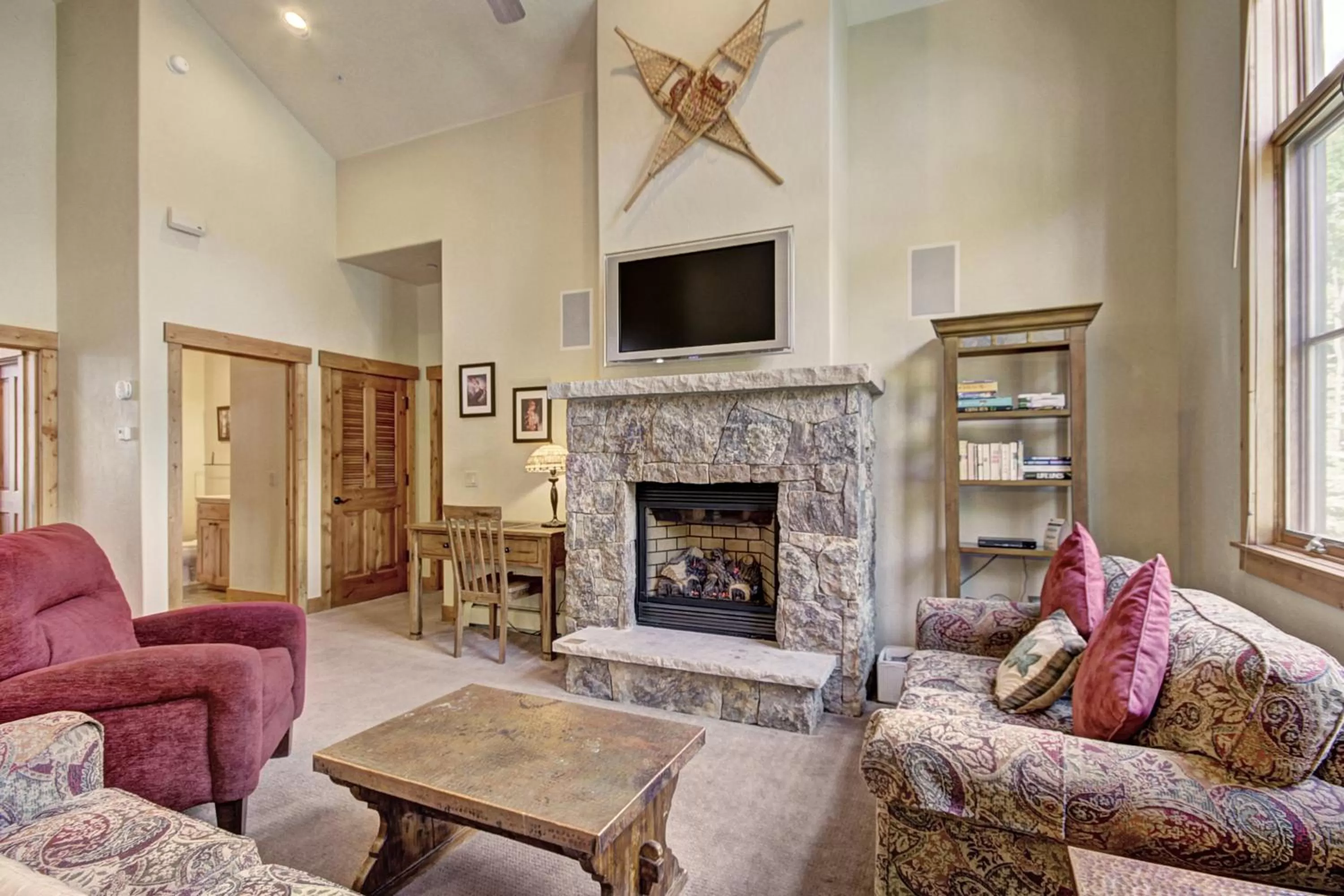 Living room in Mountain Thunder Lodge, A Vail Resorts Property