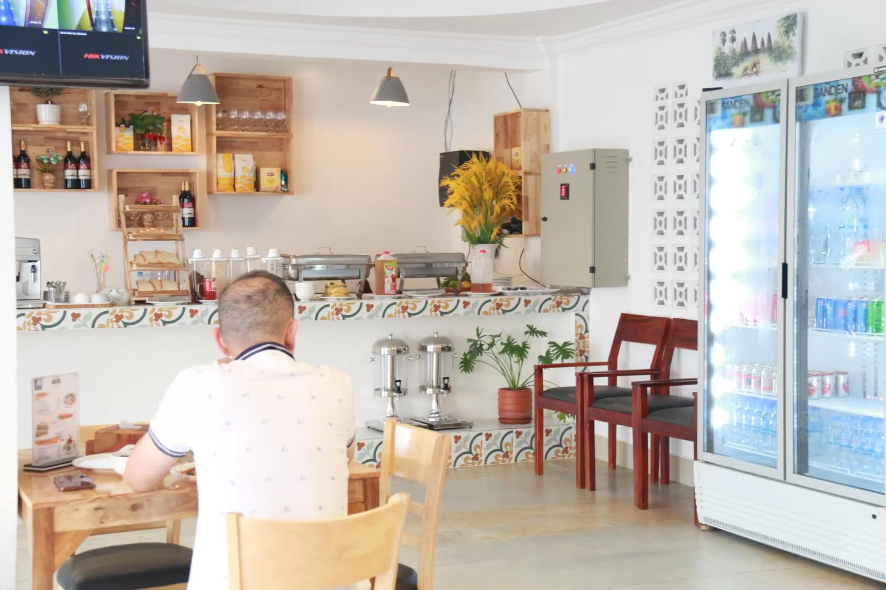 Restaurant/places to eat in White Corner Hotel