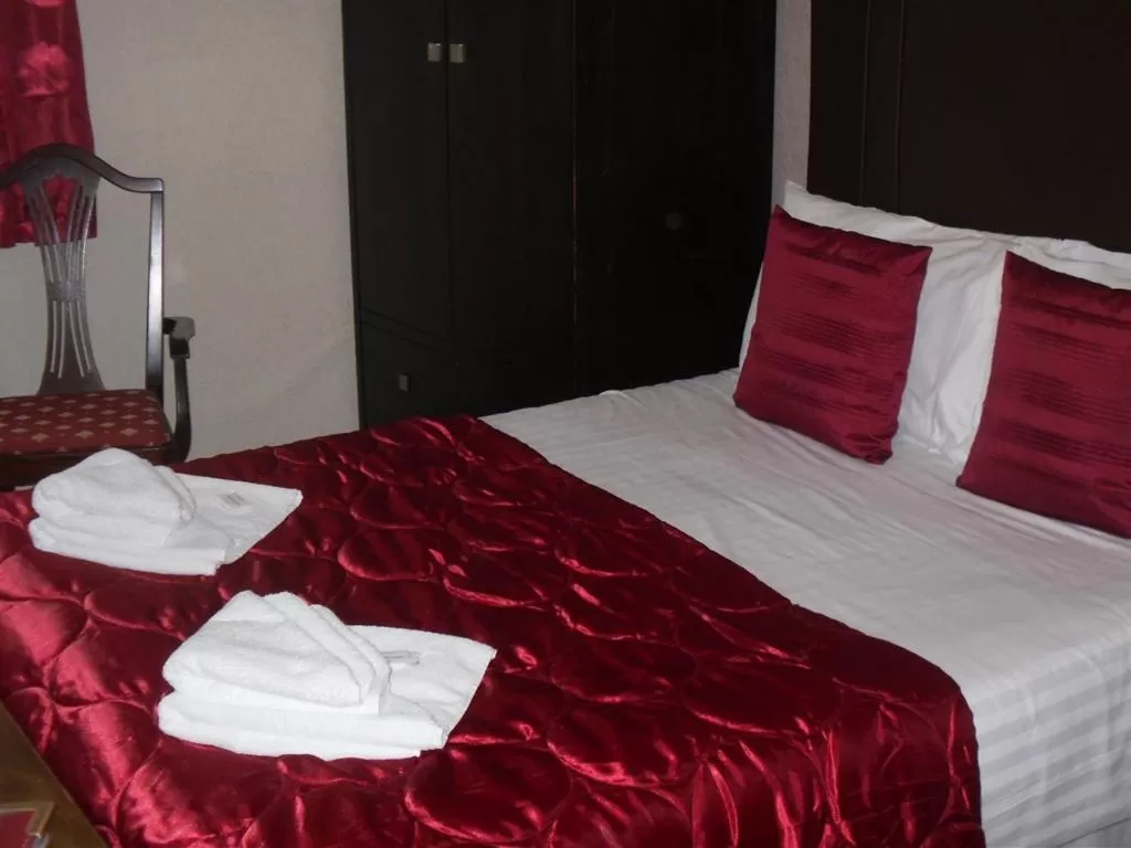 Standard Quadruple Room in Richmond Hotel