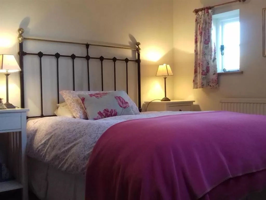 Bedroom, Bed in Field Farm Cottage B&B