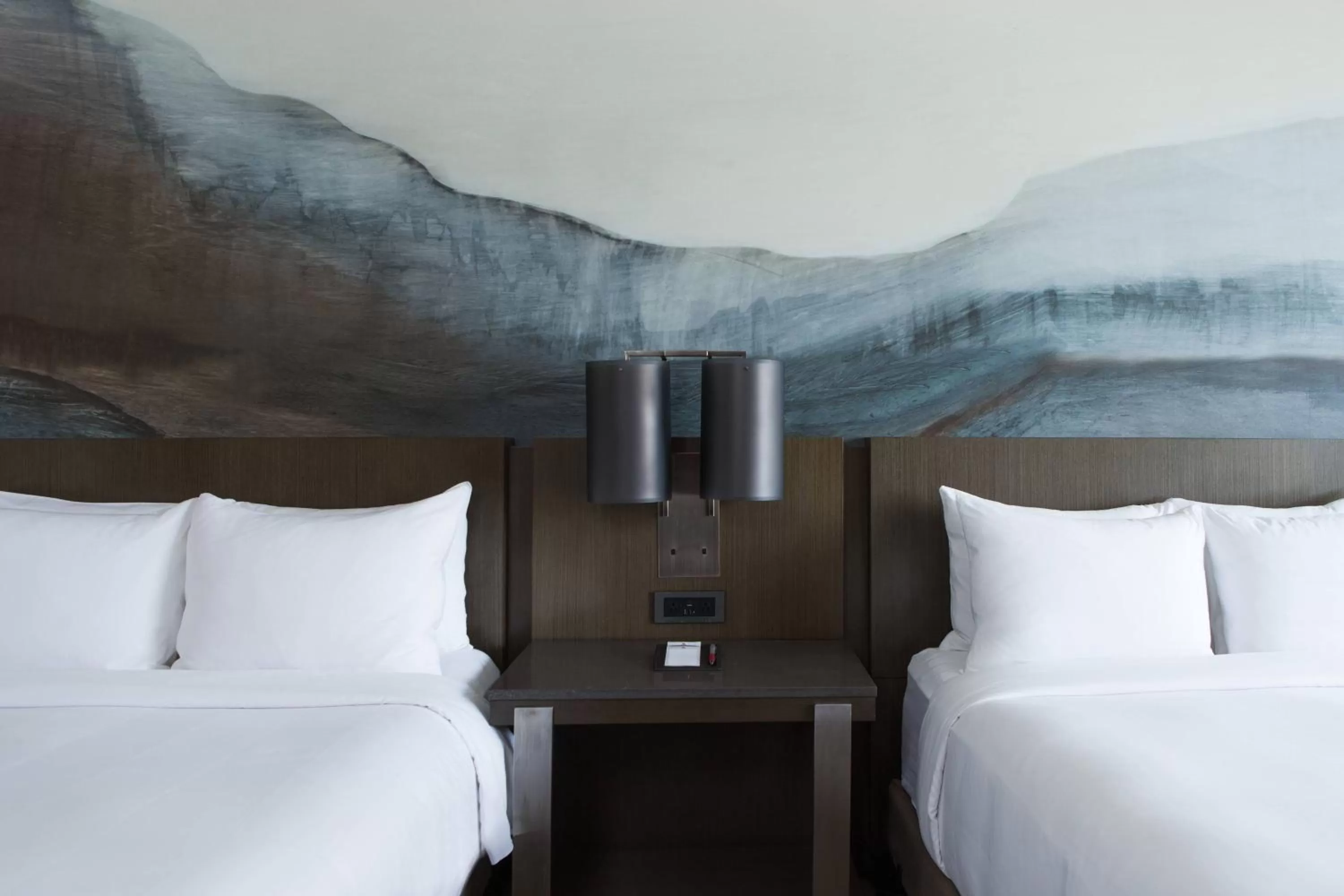 Photo of the whole room, Bed in Calgary Marriott Downtown Hotel