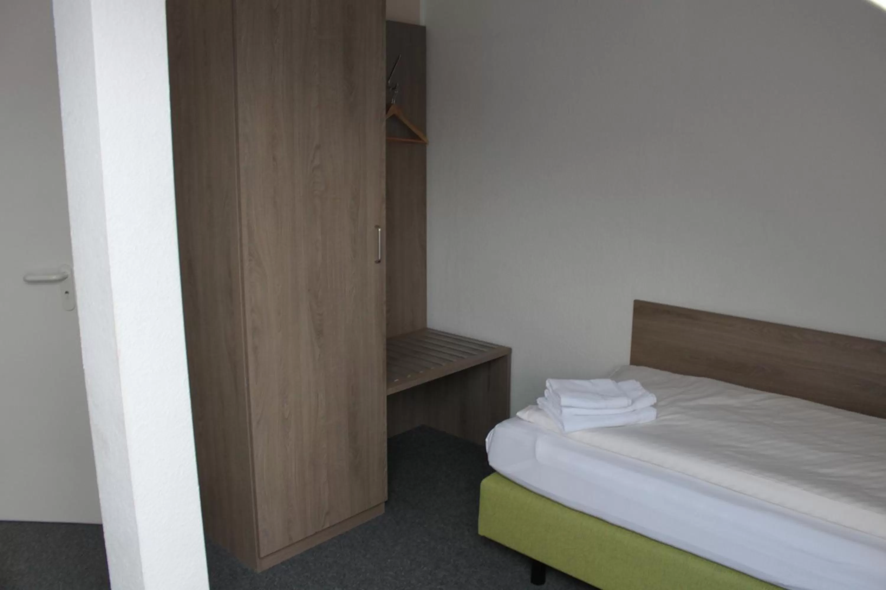 Bed in Hotel Sächsischer Hof