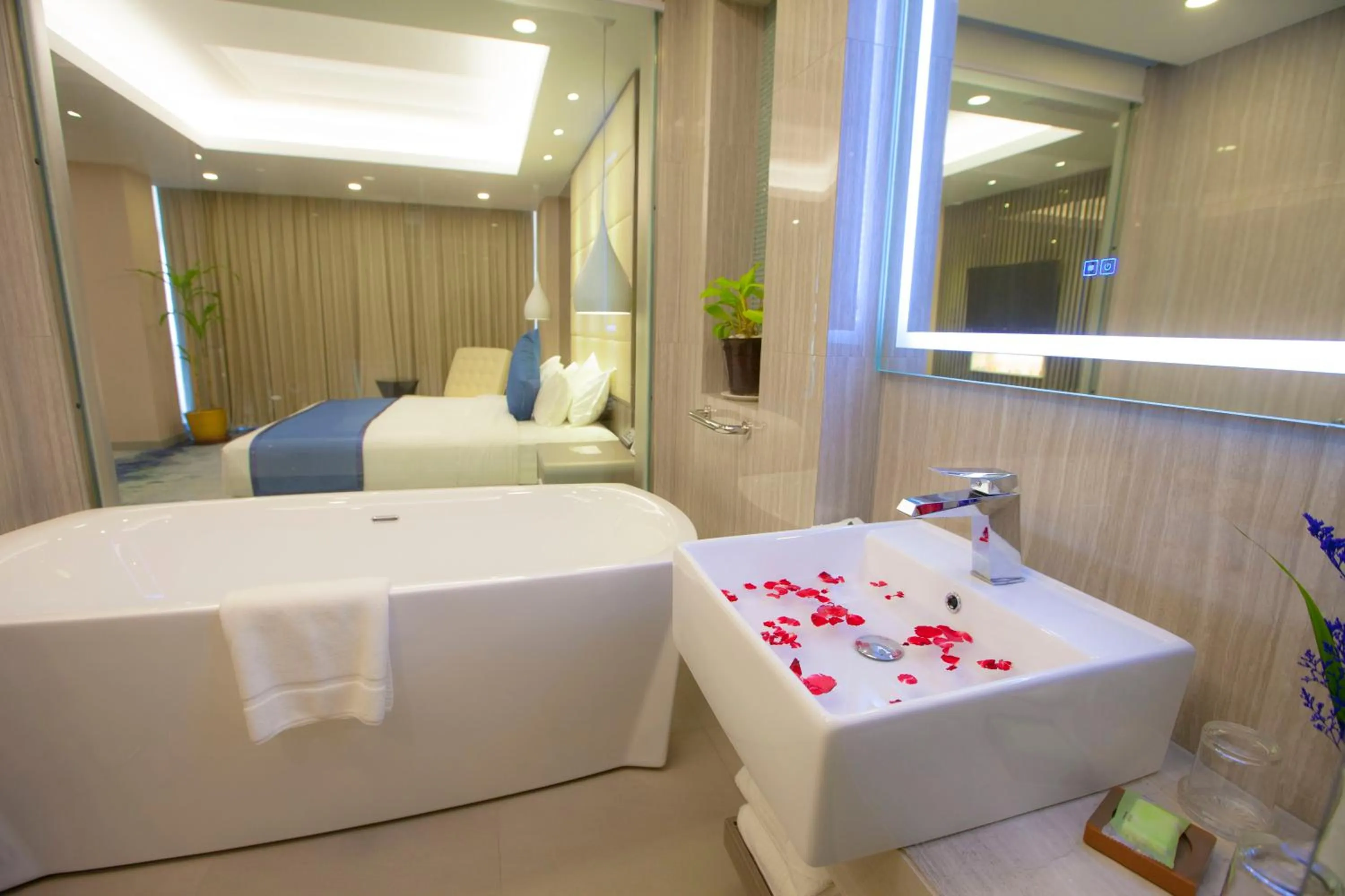 Shower in Grand Palace Hotel