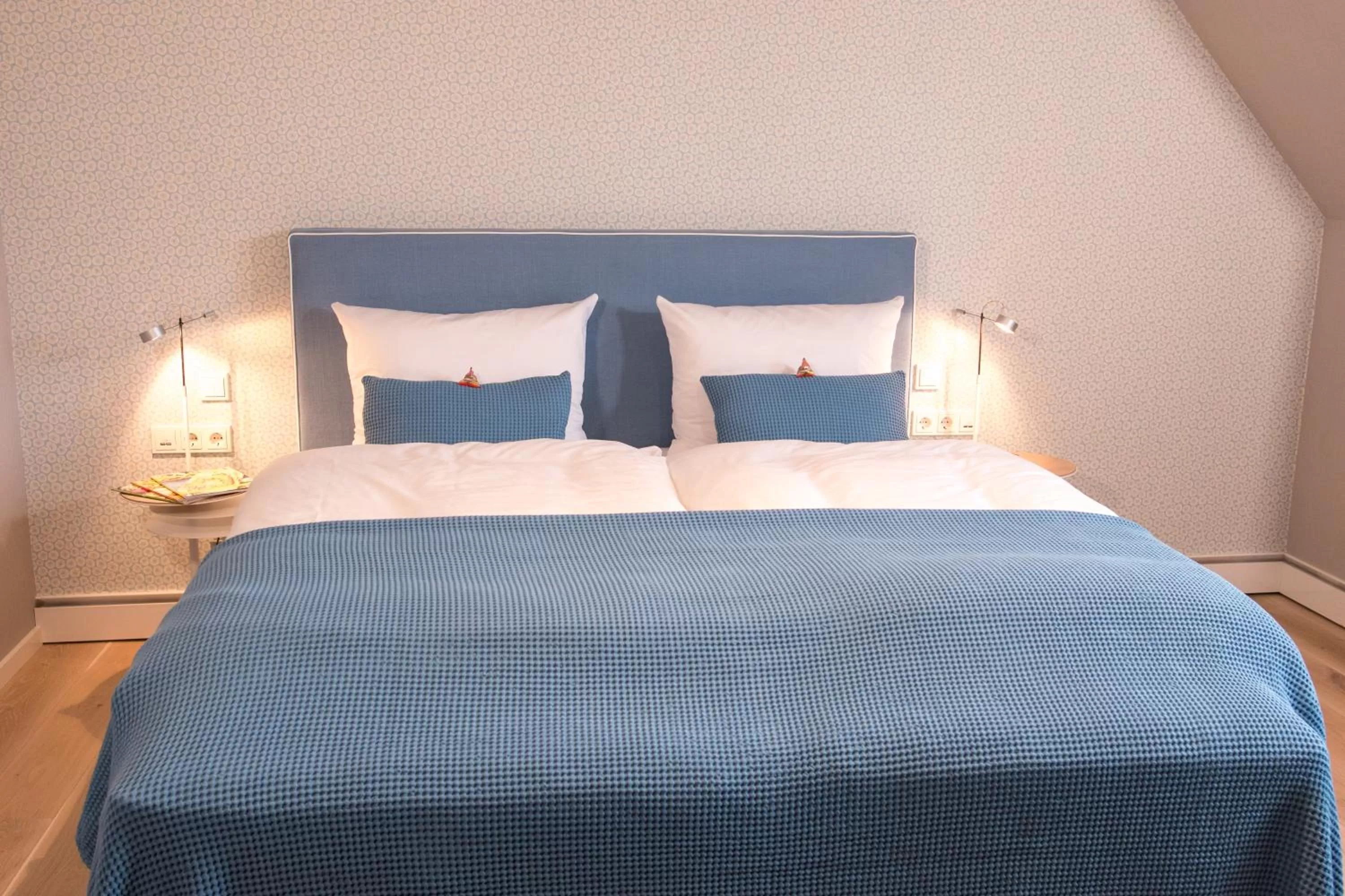 Photo of the whole room, Bed in Visbeker Deern Hotel Garni