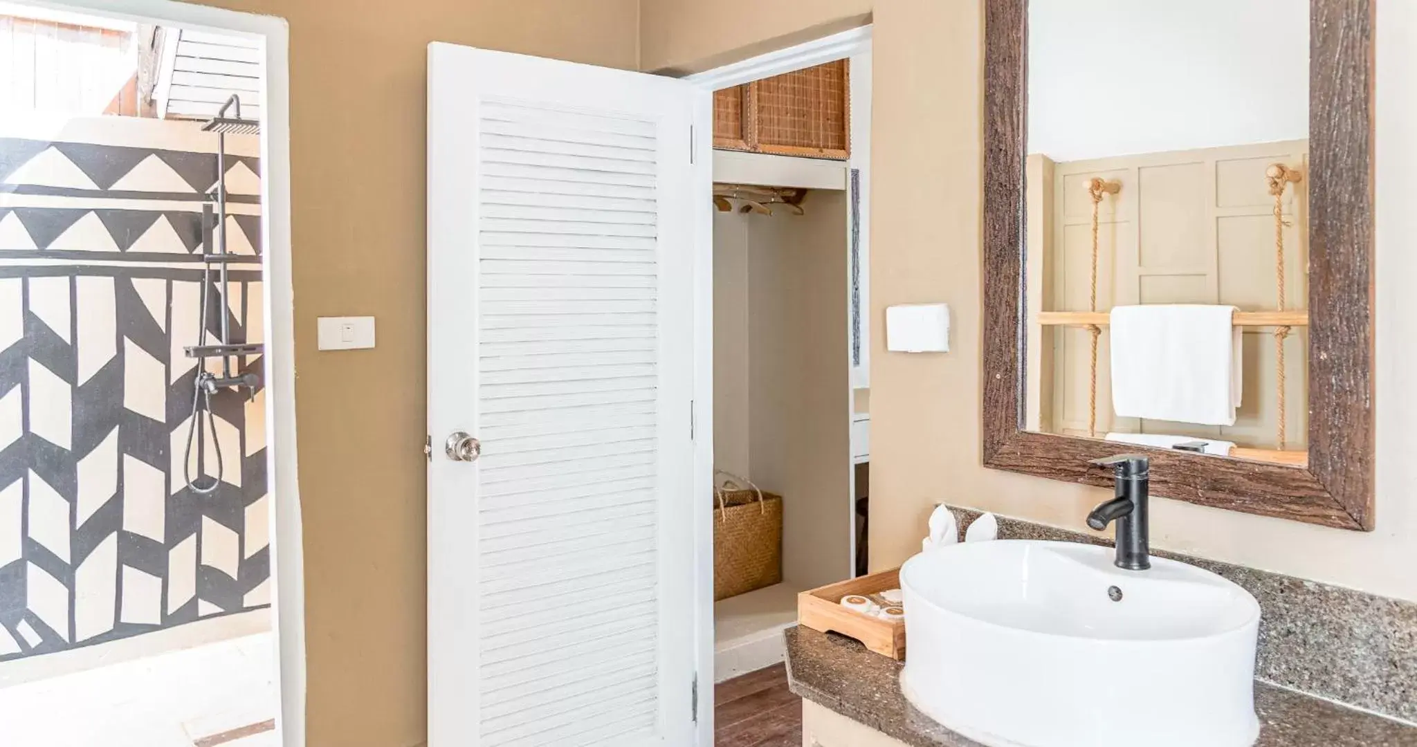 Beachfront Villa in Tolani Resort Koh Kood Beachfront Villa in Tolani Resort Koh Kood