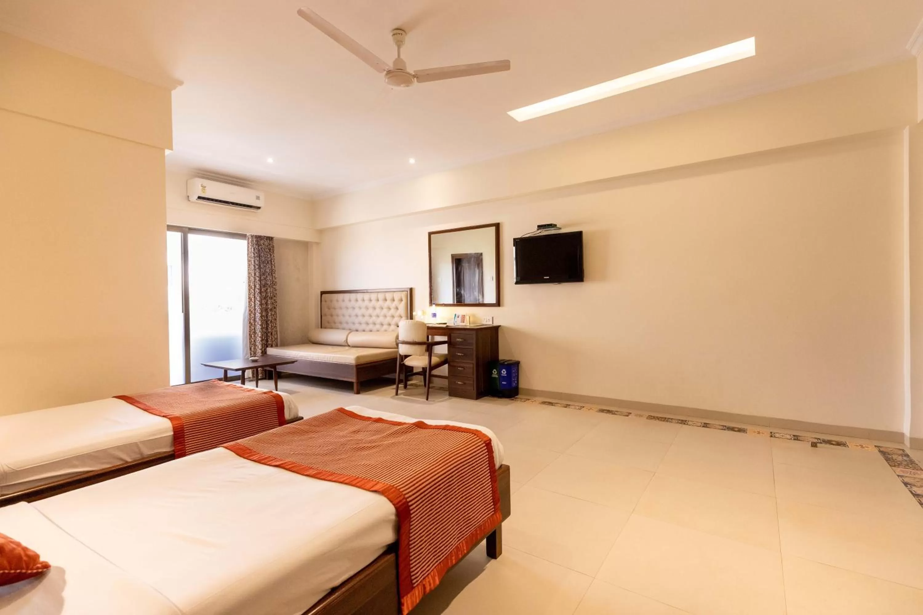 Bedroom, Bed in West End Hotel Opp Bombay Hospital