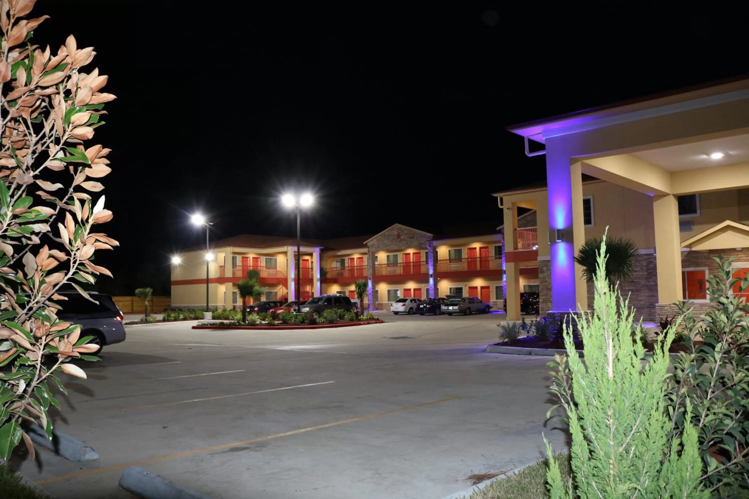 Property building in Scottish Inn & Suites - IAH Airport