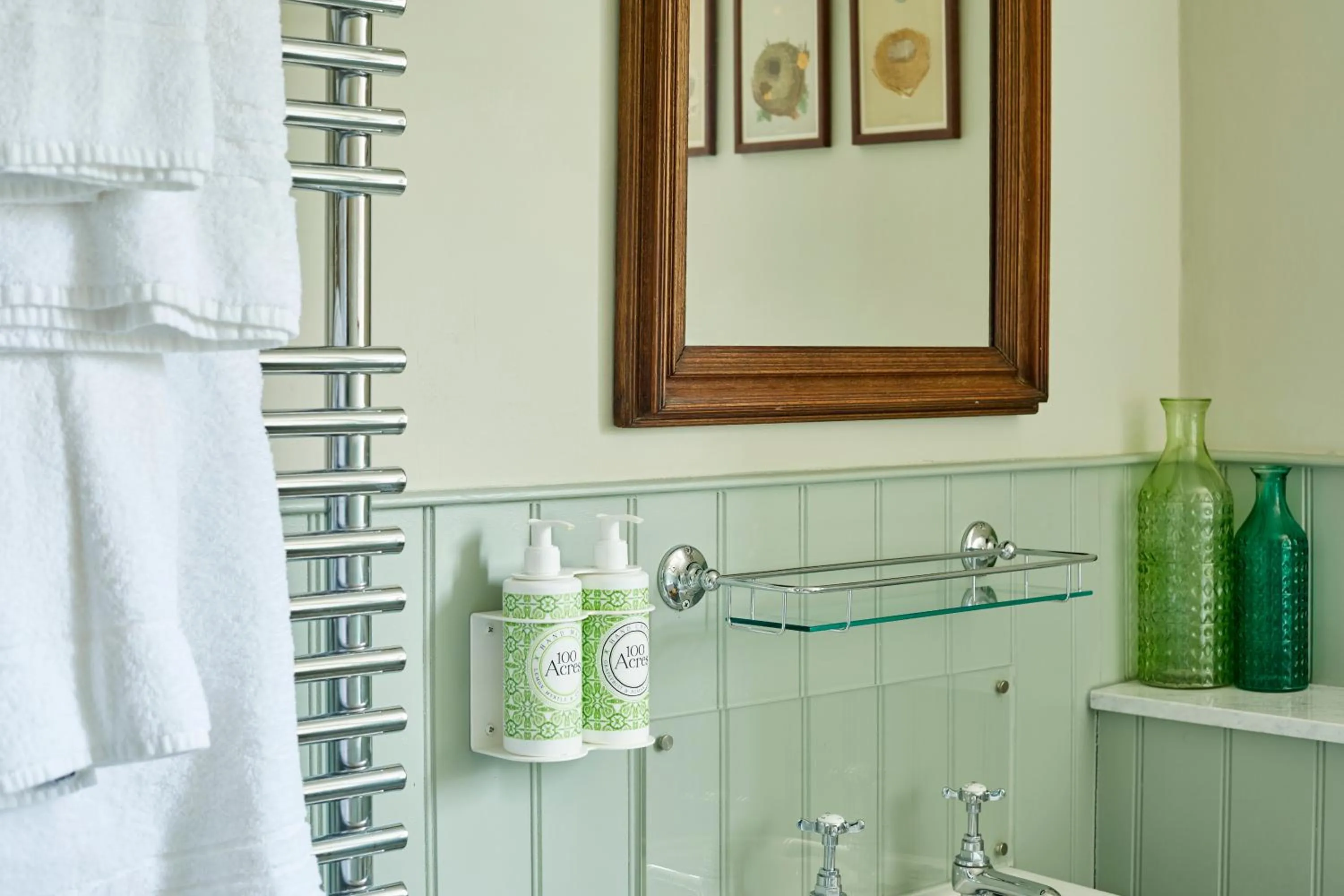 Bathroom in Crown and Anchor