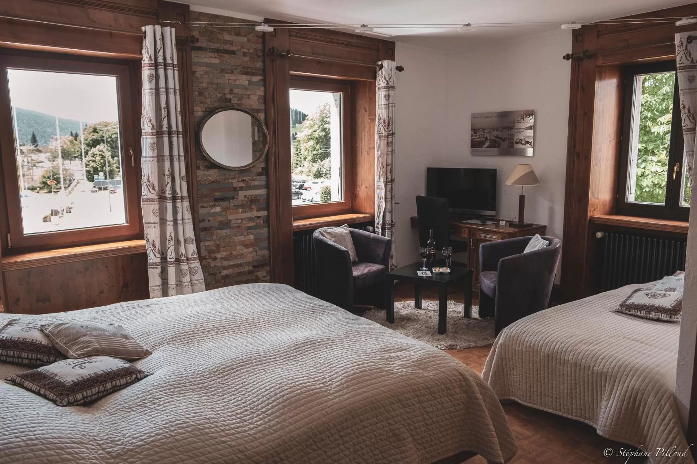 Bed in HOTEL de la Truite & SPA Le petit Nautilus