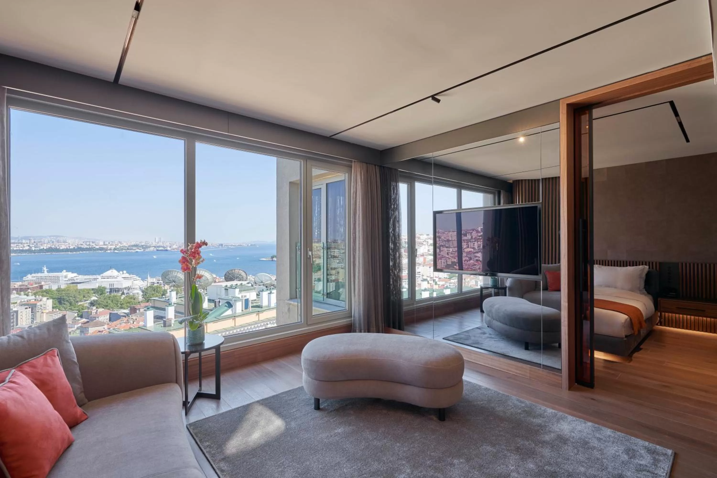 Sea view, Bed in Richmond Istanbul