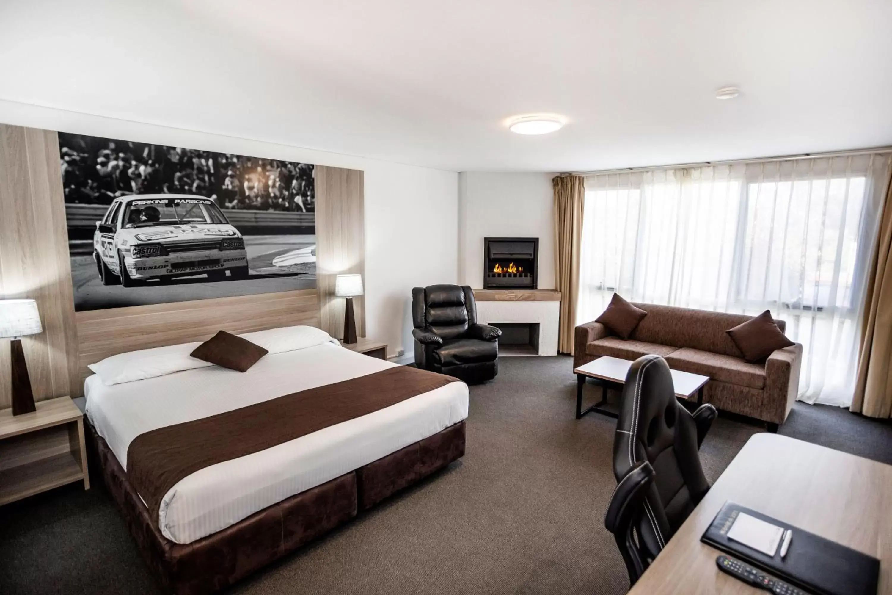 Executive King Suite with Sofa in Mantra Bathurst Executive King Suite with Sofa in Mantra Bathurst