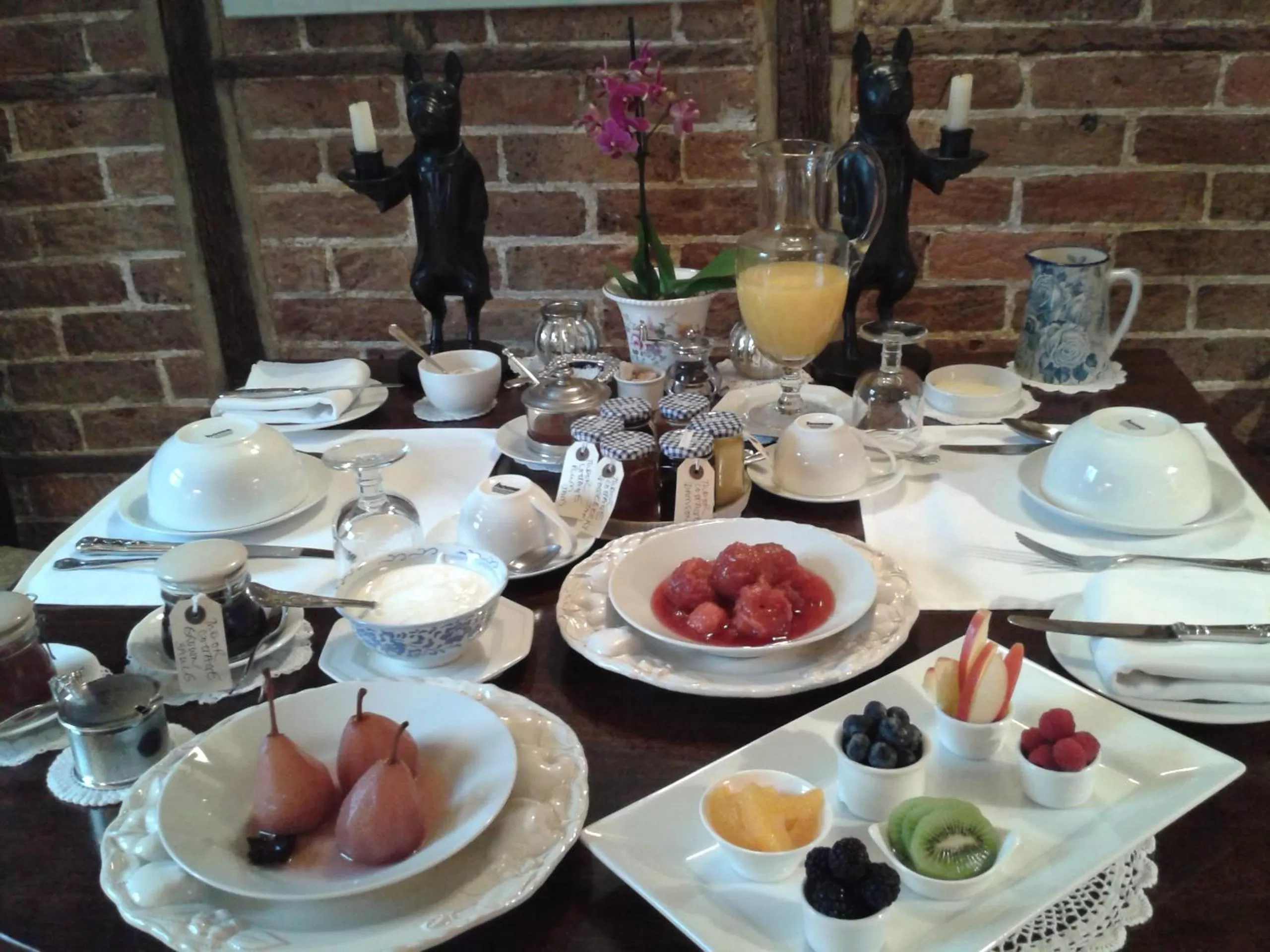 Breakfast in Tudor Cottage B&B Frampton