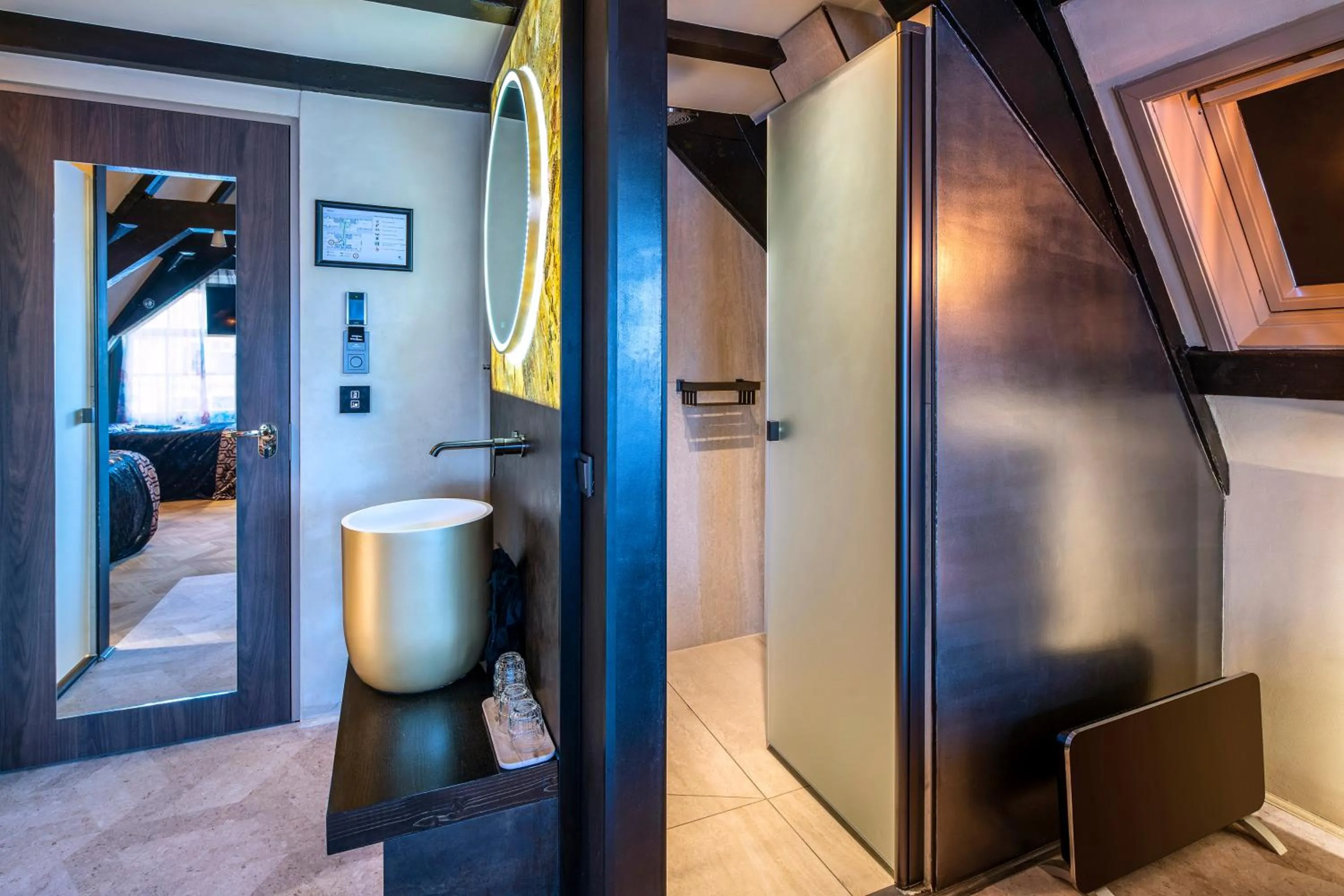 Bathroom in Rokin Hotel