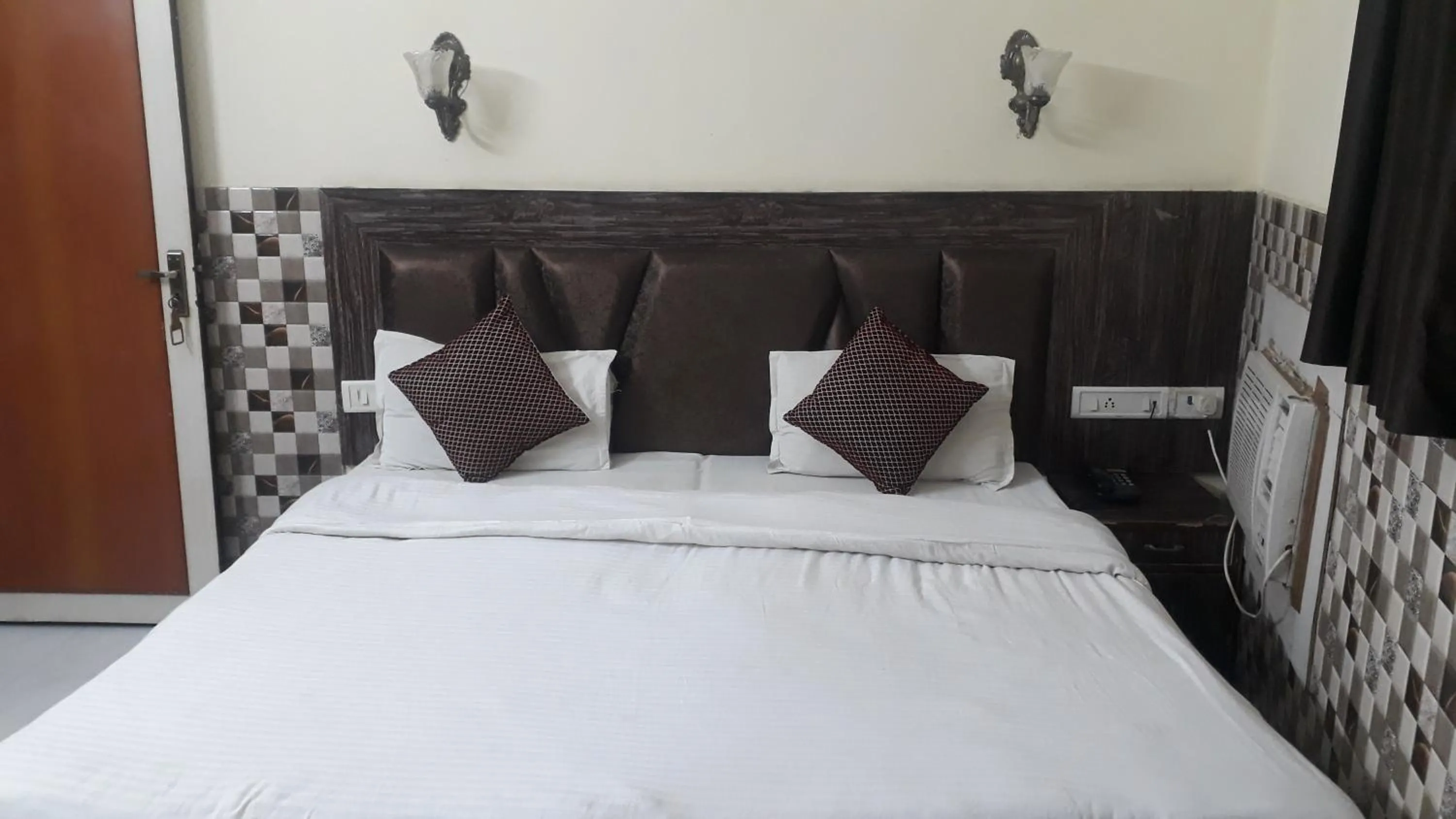 Bedroom, Bed in HOTEL SARWAN