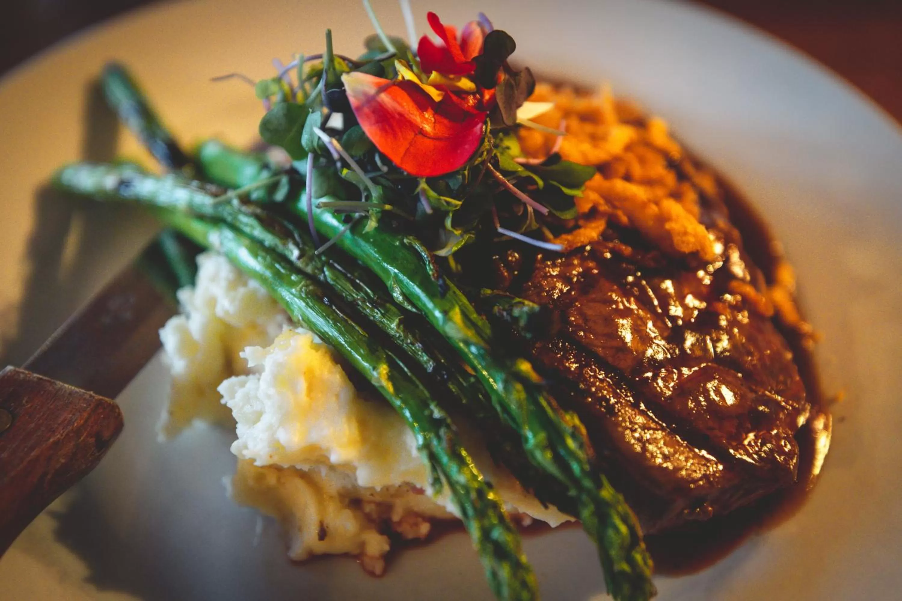 Food in Grand Superior Lodge