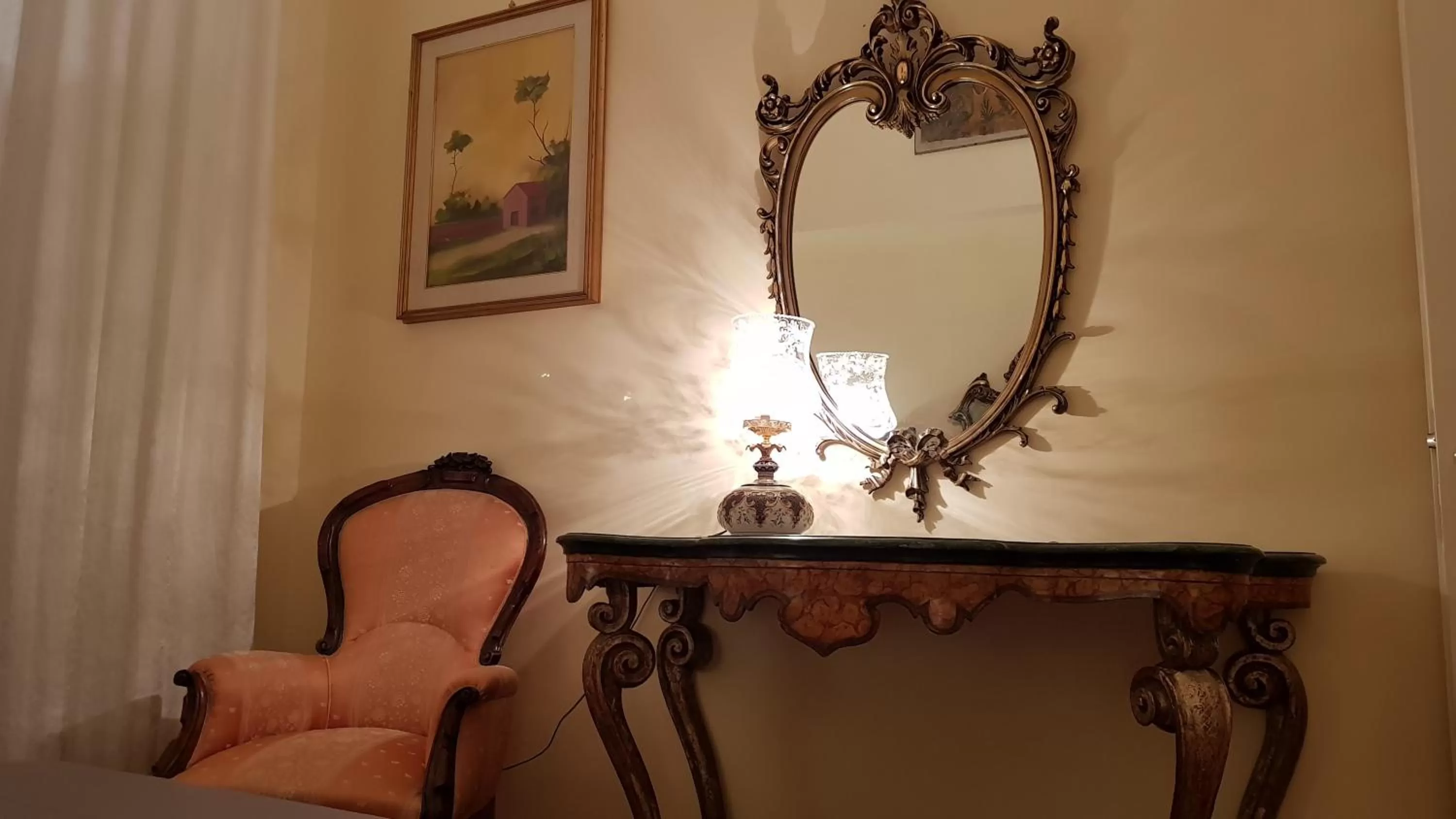 Bedroom in Gran Suite Piazza Maggiore - T&T communications