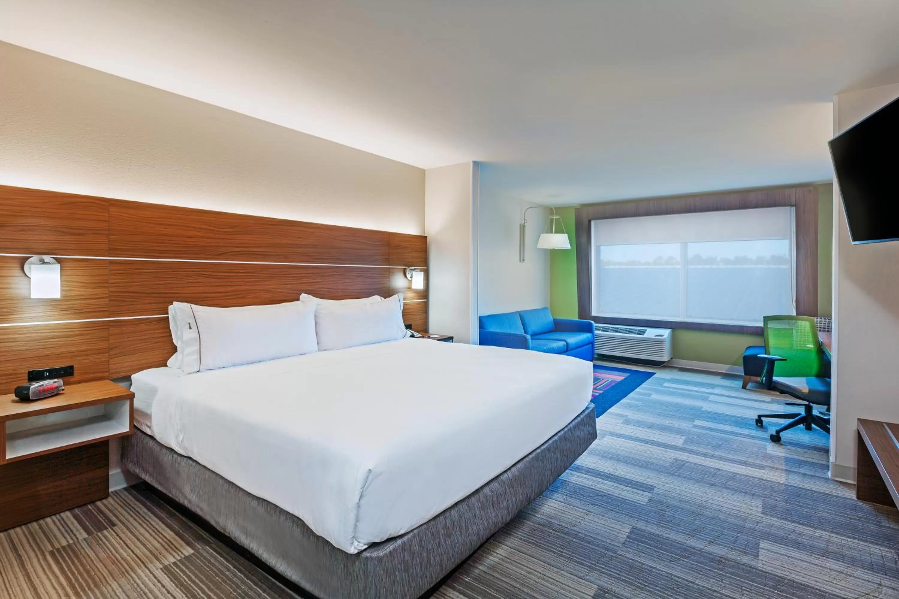 Photo of the whole room, Bed in Holiday Inn Express & Suites Tulsa West - Sand Springs by IHG