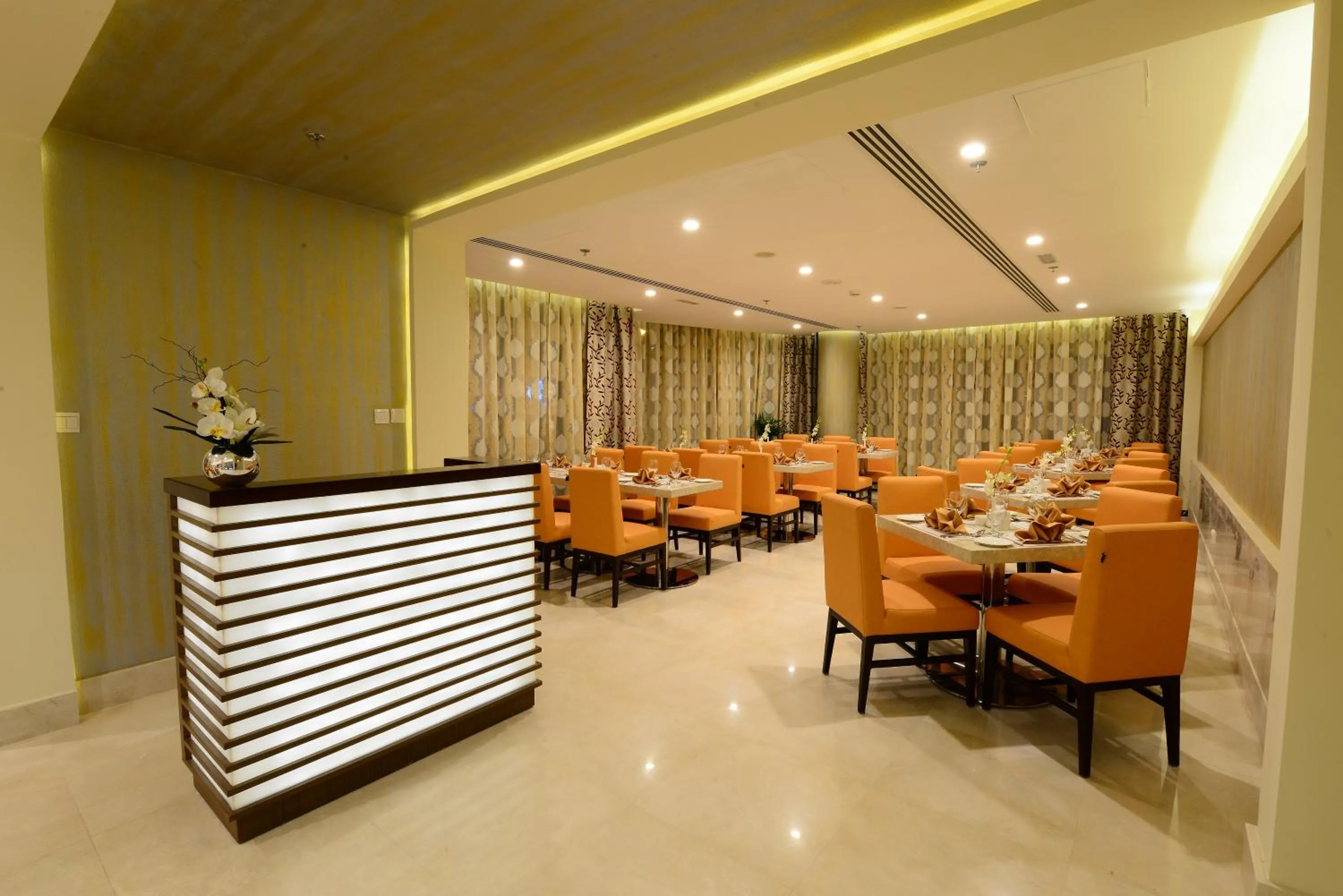 Restaurant/places to eat in Landmark Premier Hotel