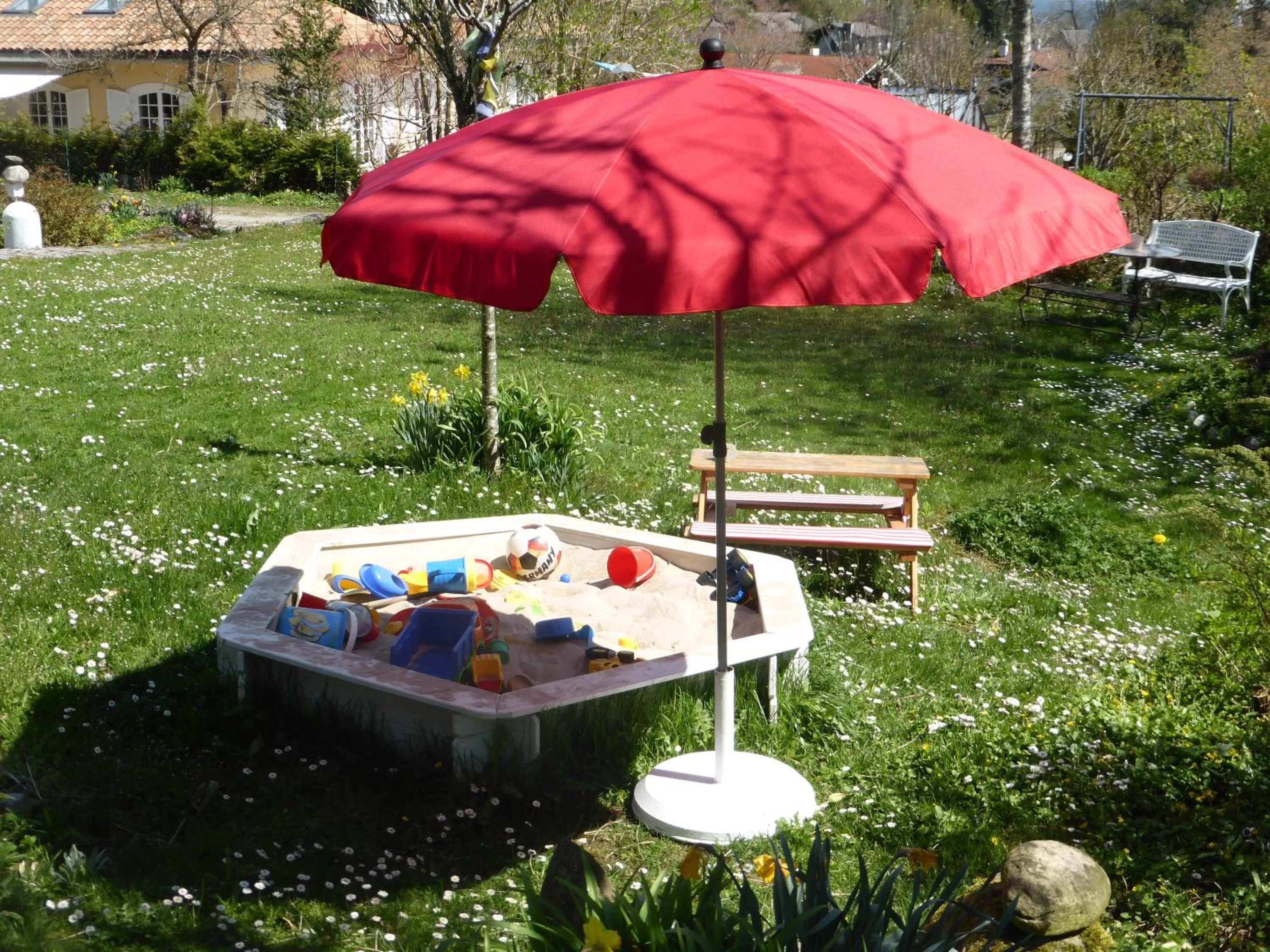 Garden in Bed and Breakfast Bavaria München