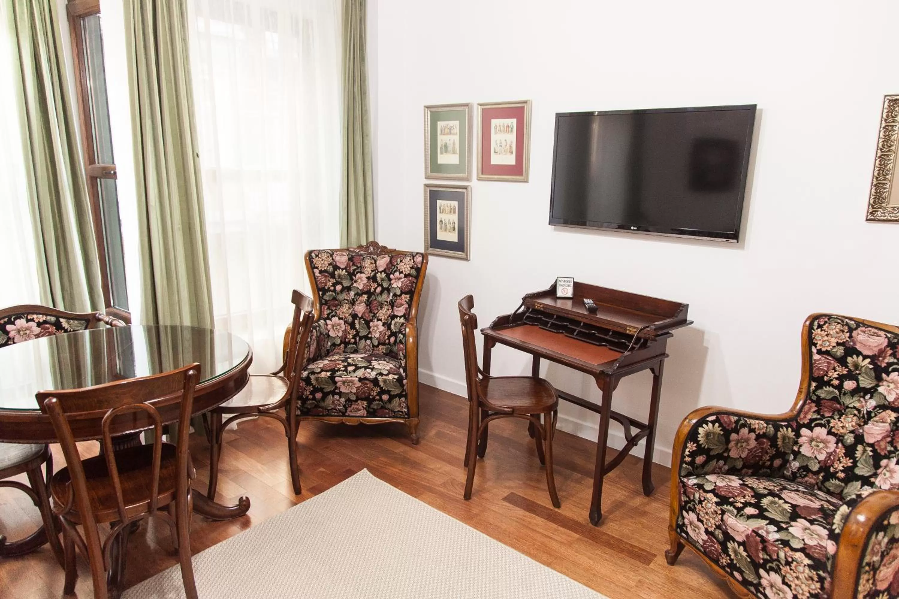 Living room in Villa Pera Suite Hotel