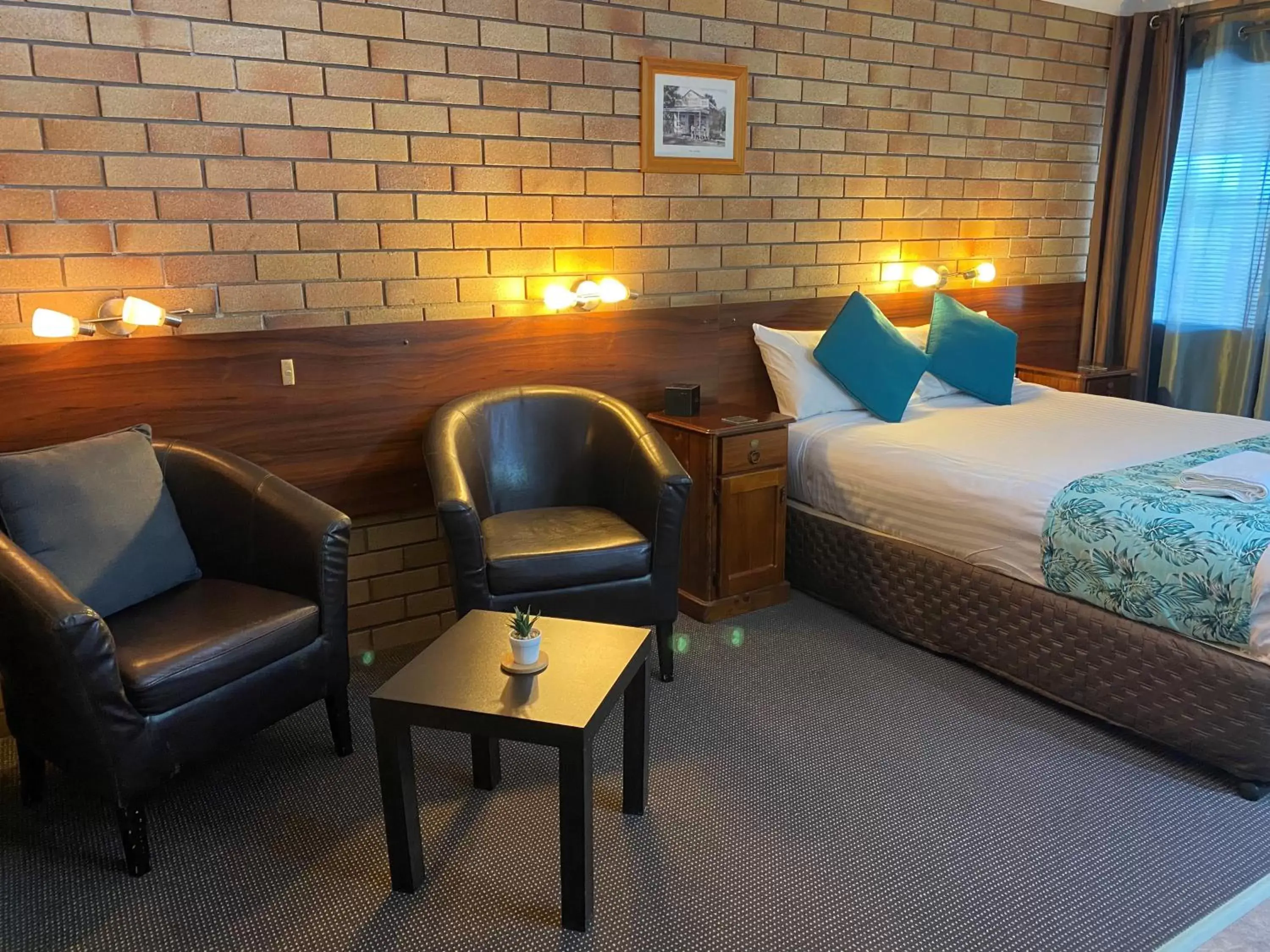 Standard Queen Room with One Queen Bed in City View Motel Standard Queen Room with One Queen Bed in City View Motel