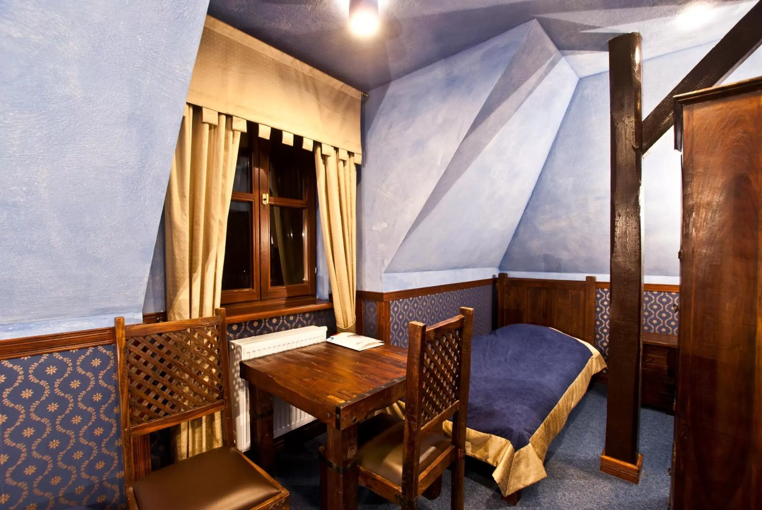 Large Twin Room in Zamek Uniejów Large Twin Room in Zamek Uniejów