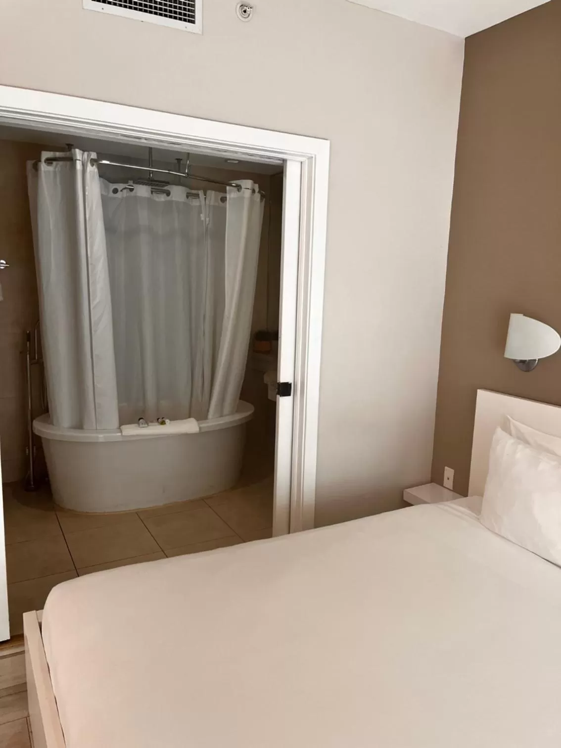 Bedroom, Bed in Suites at The Strand on Ocean Drive