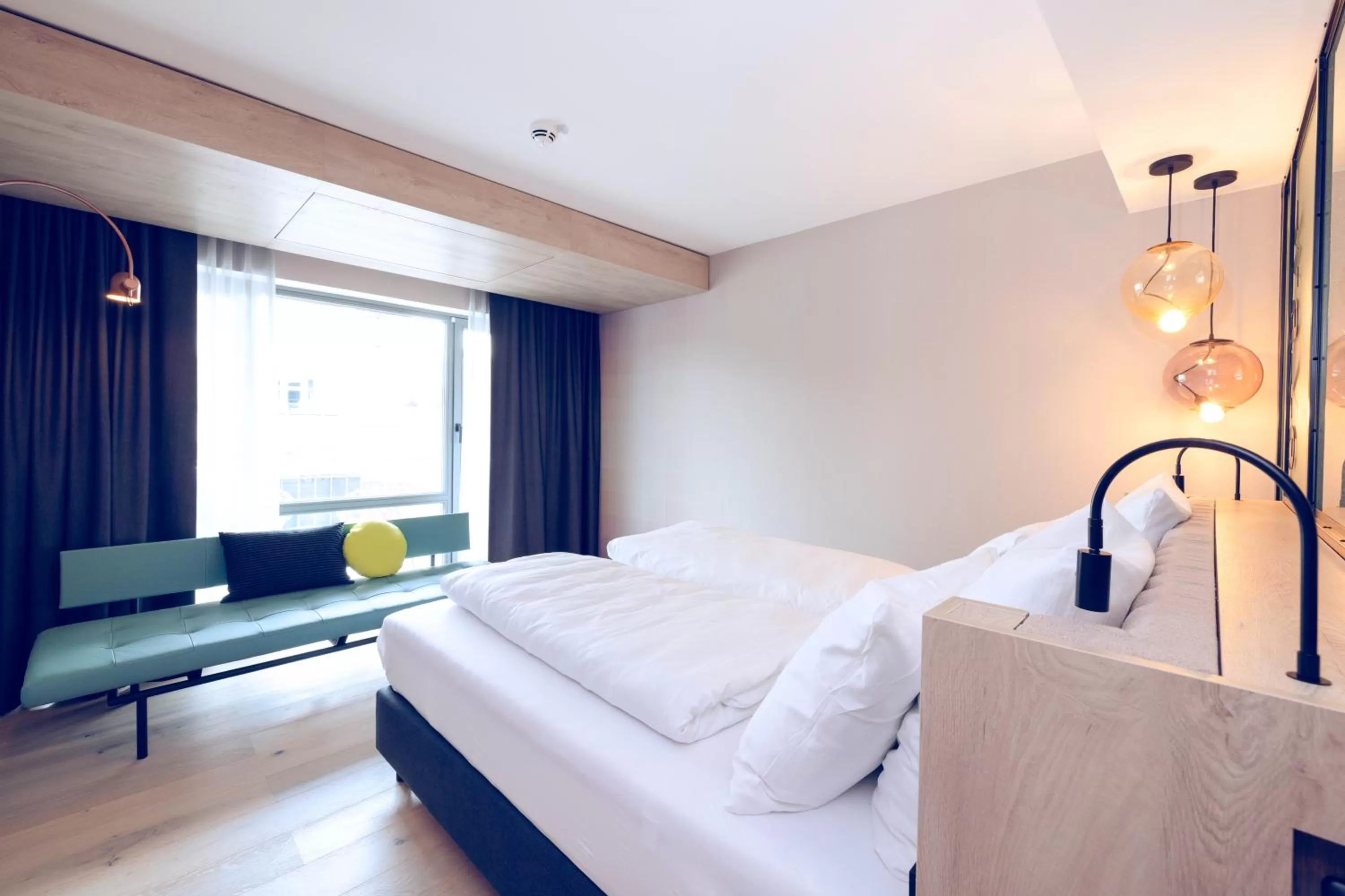 Photo of the whole room, Bed in The Flamingo