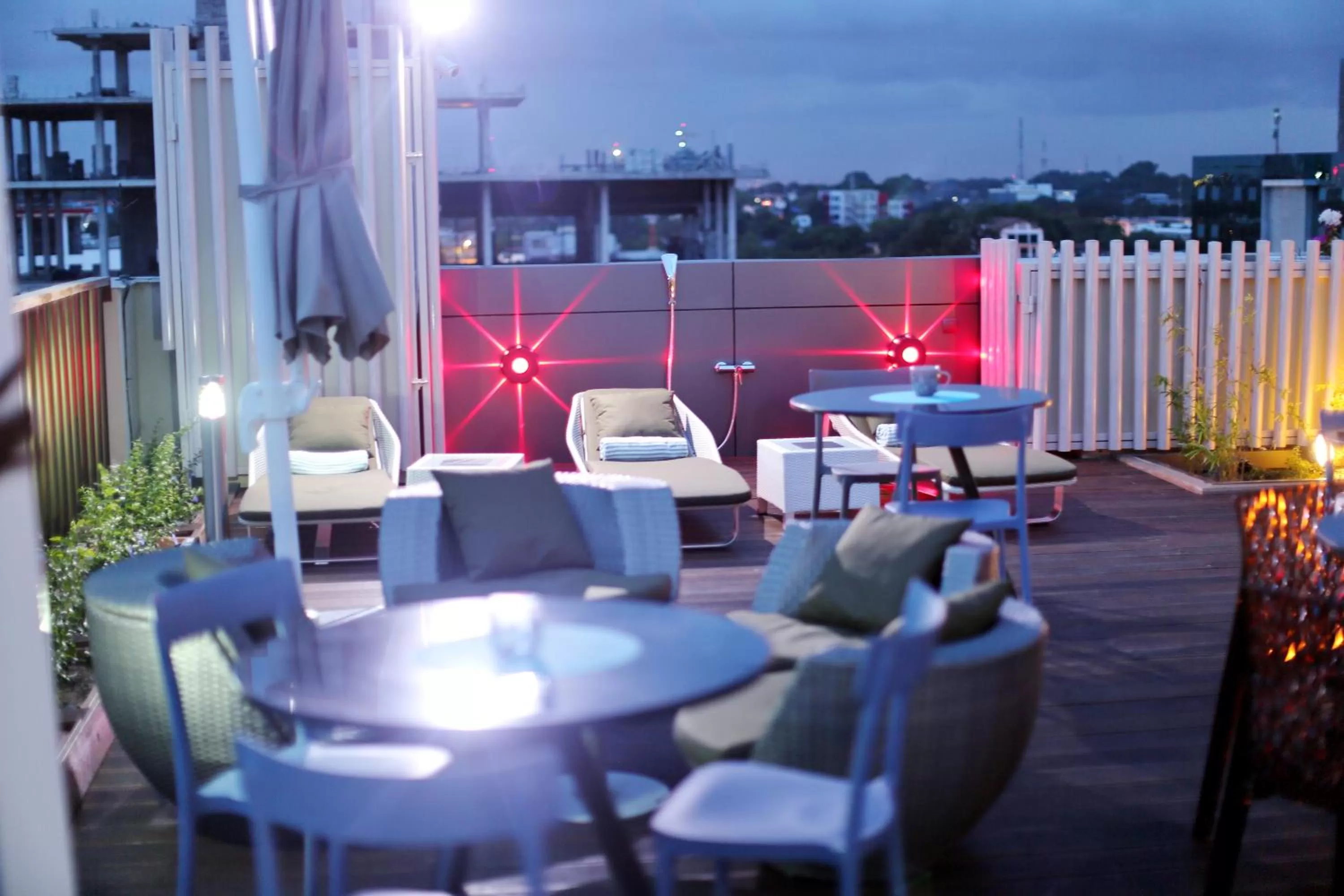 Restaurant/places to eat in Roots Hotel Apartment