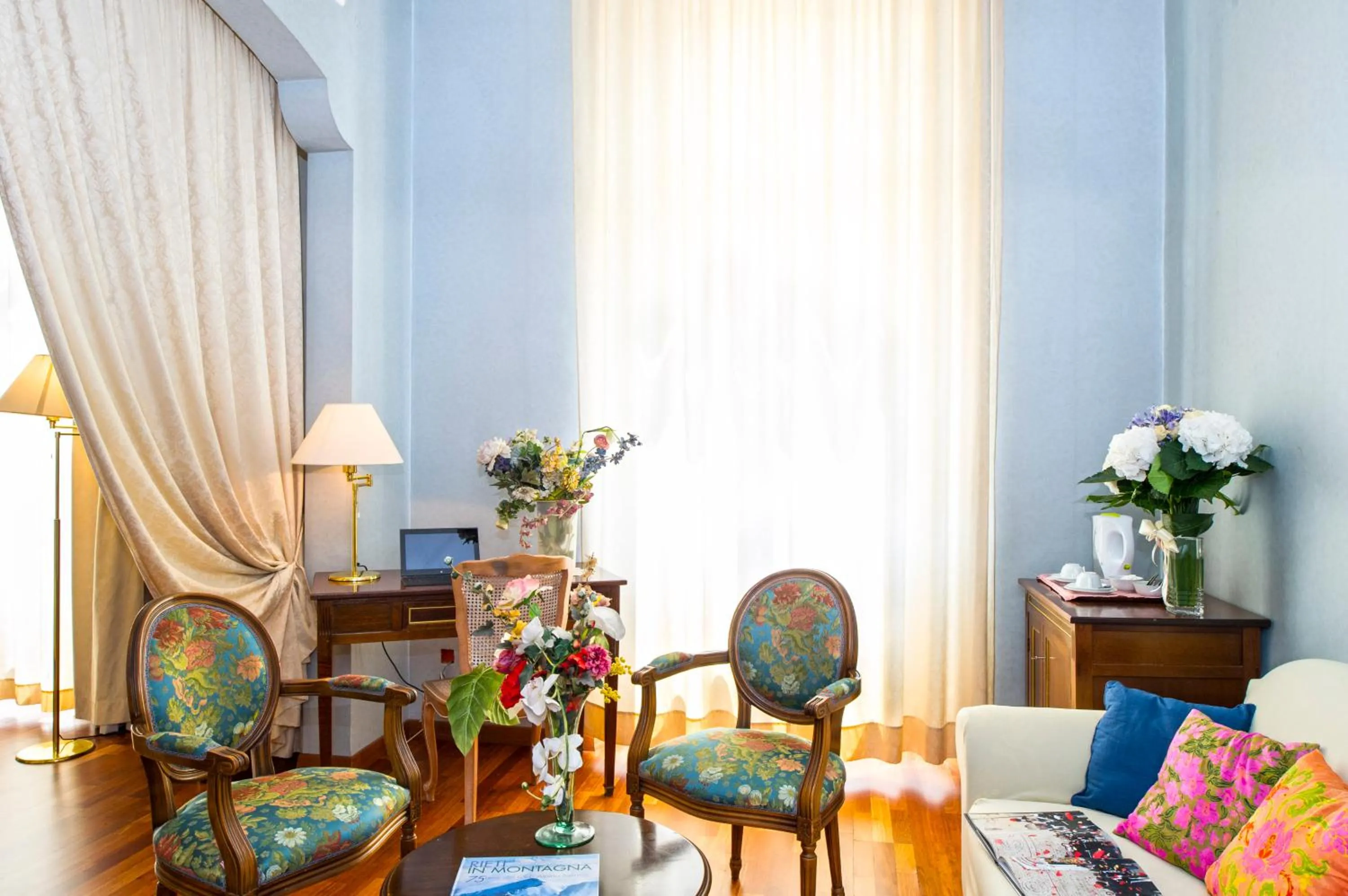Seating area in Grande Albergo Quattro Stagioni