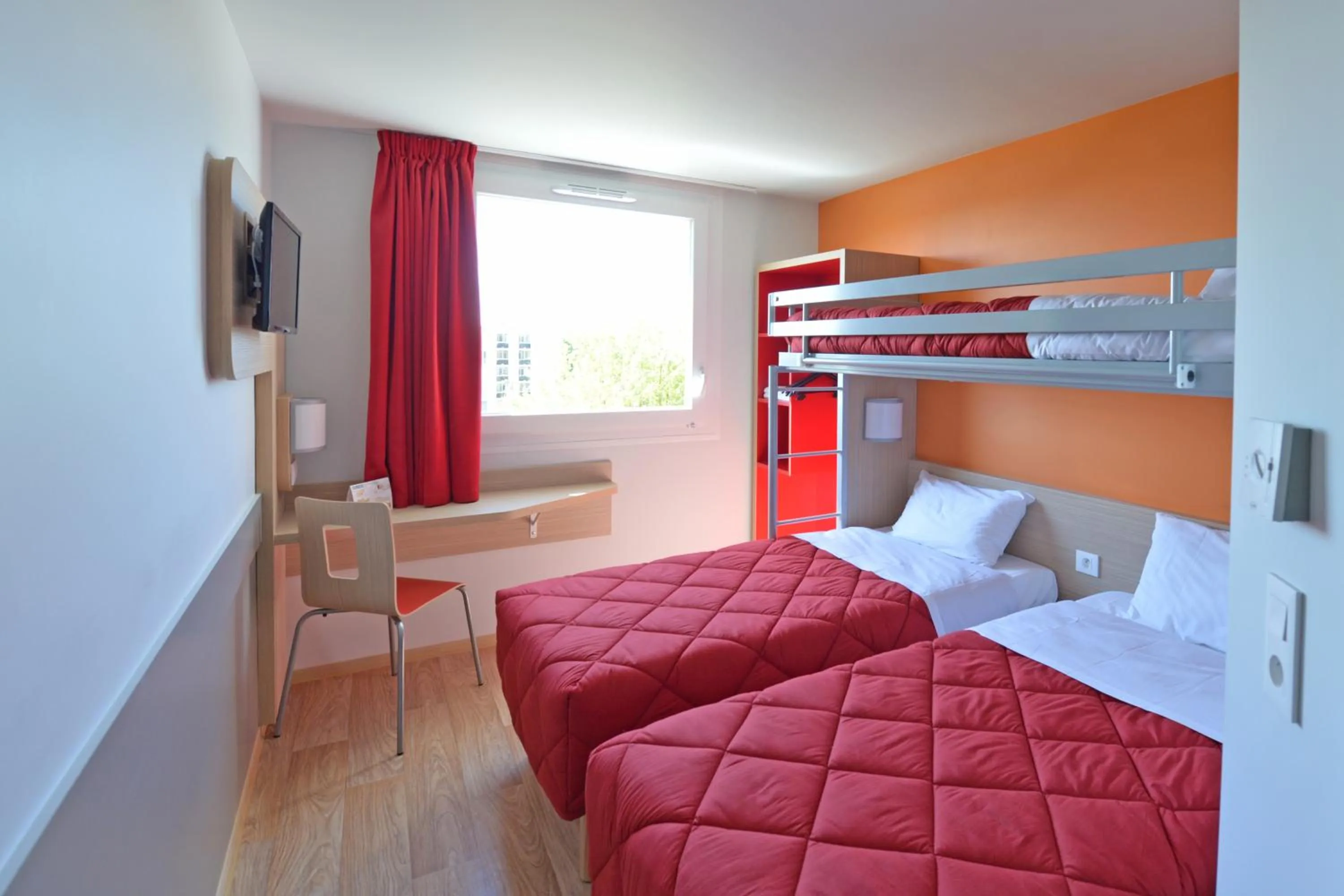 Photo of the whole room, Bed in Premiere Classe Reims Nord - Bétheny