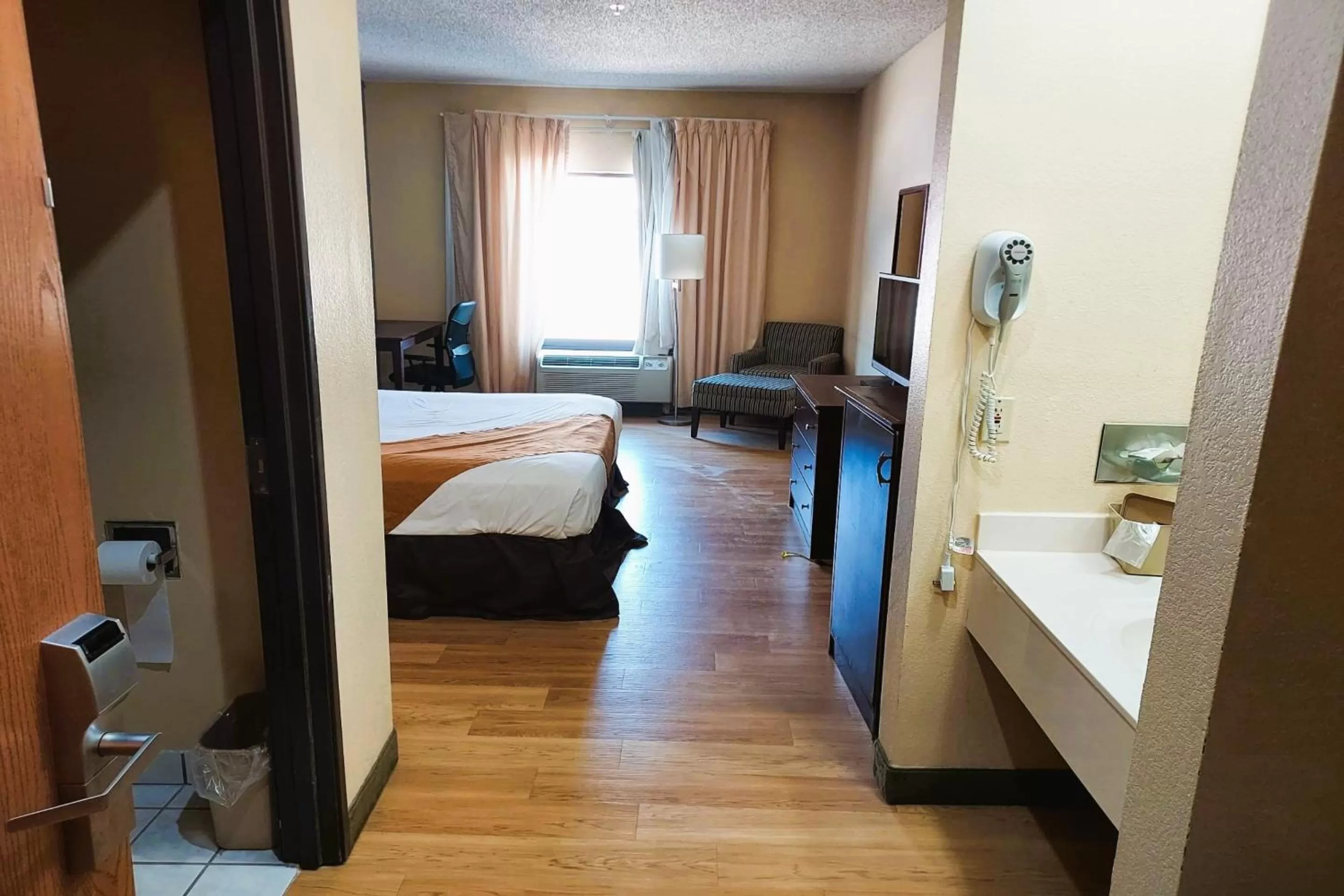 Bedroom, Bed in McPherson Inn By OYO, I-135