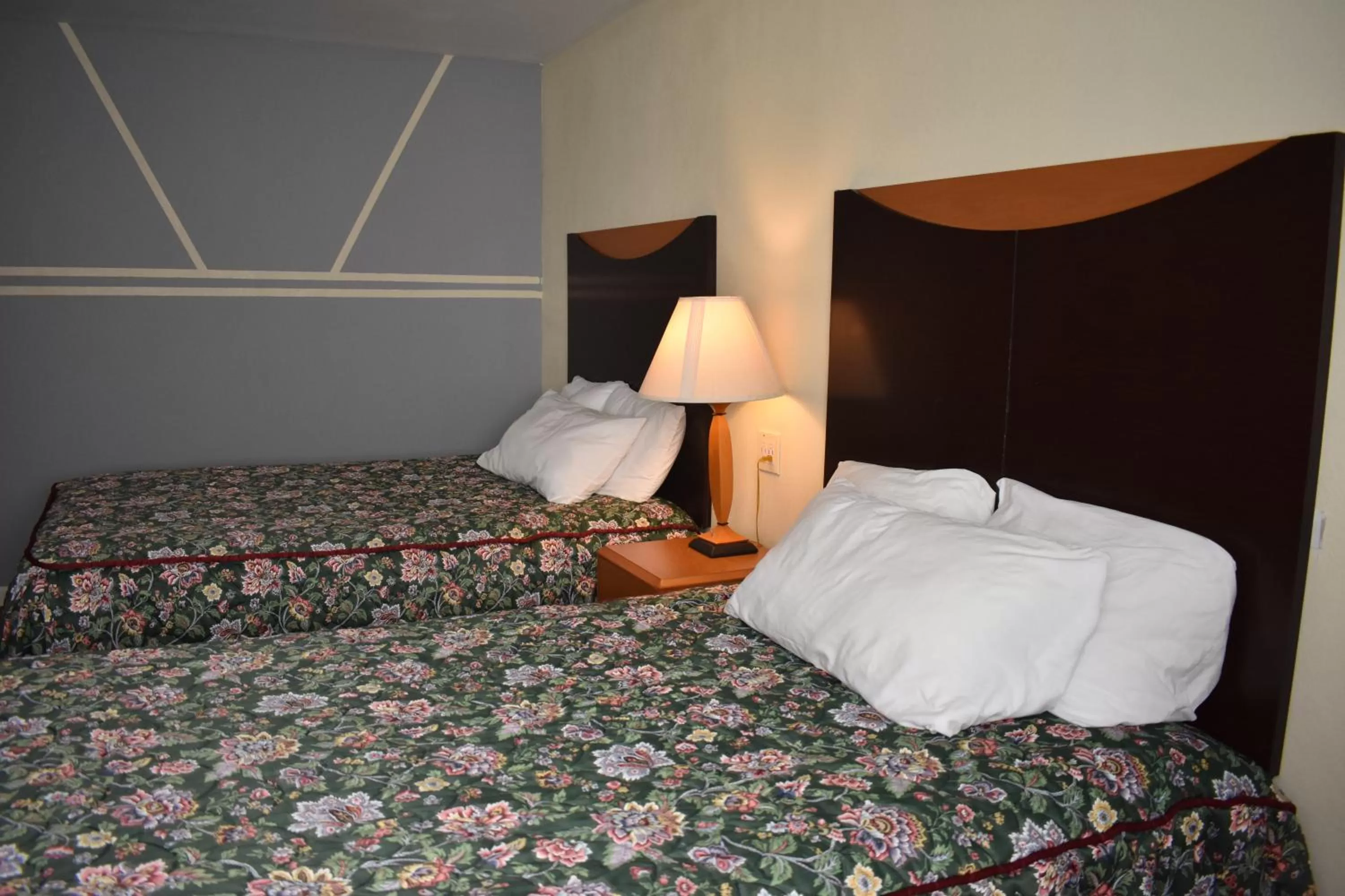 Bedroom, Bed in East Norwich Inn