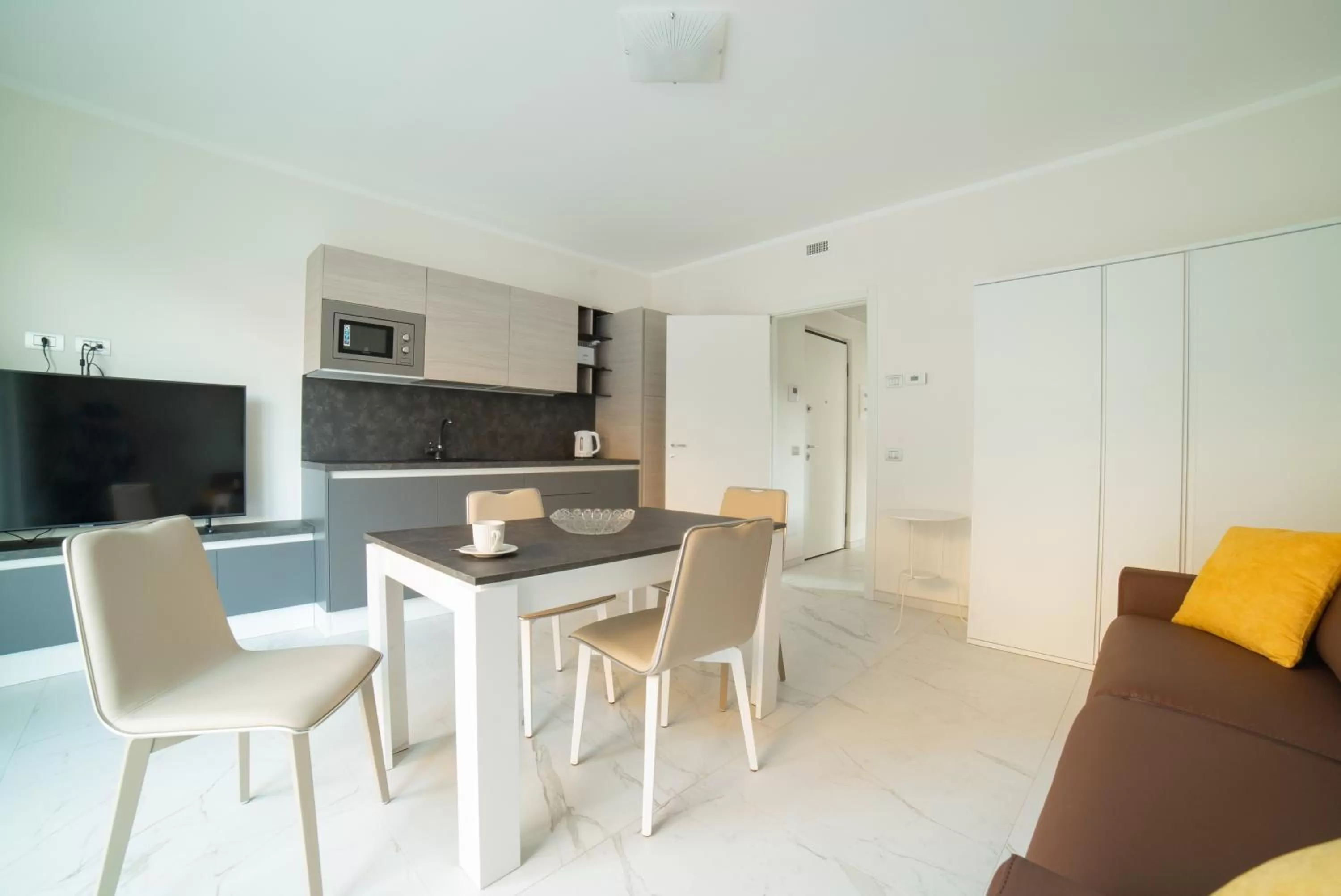 Kitchen or kitchenette in Yachting Residence