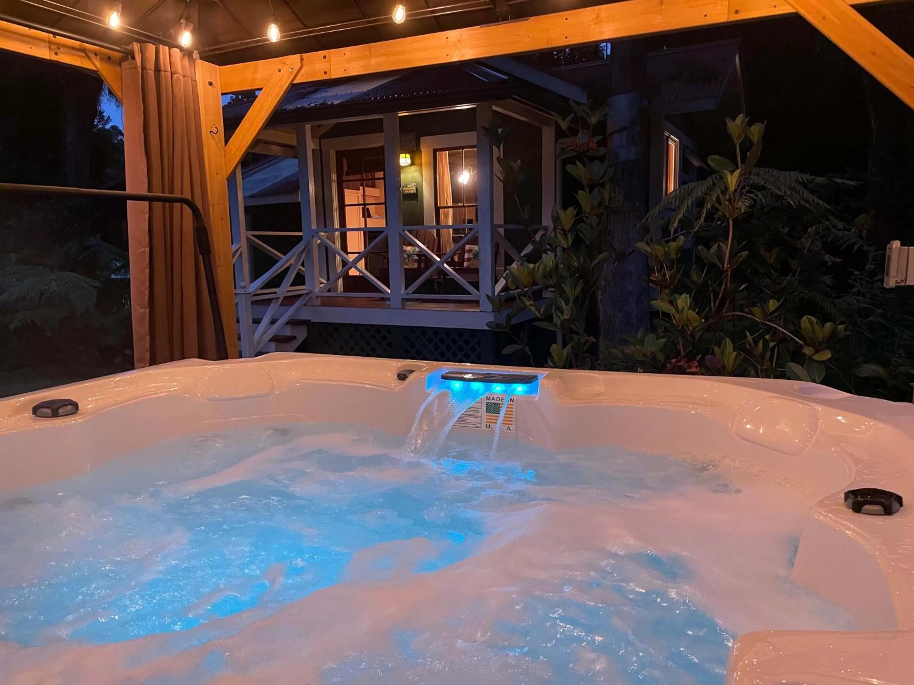 Hot Tub in Volcano Village Estates