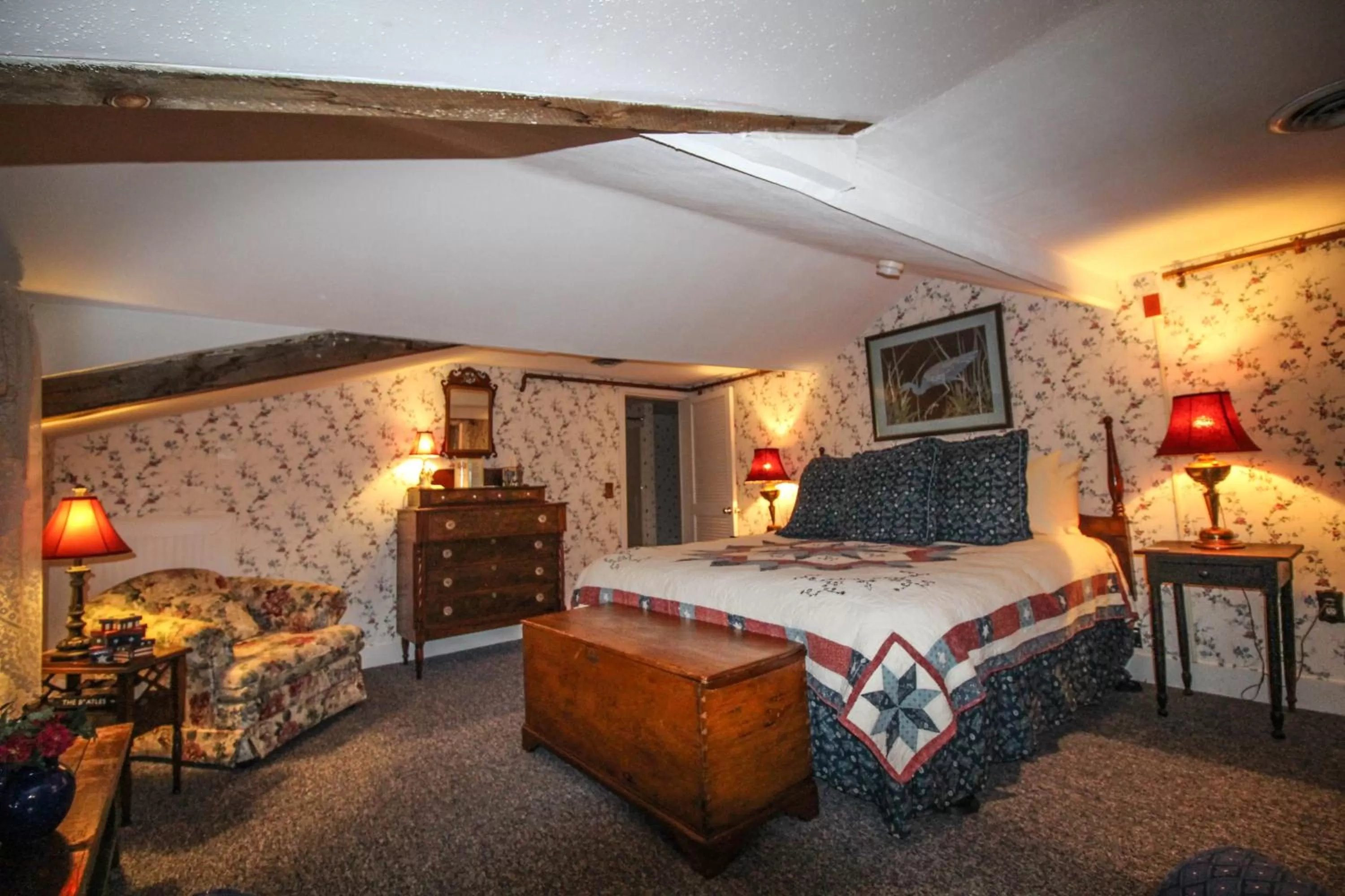 Photo of the whole room, Bed in The Nutmeg Inn
