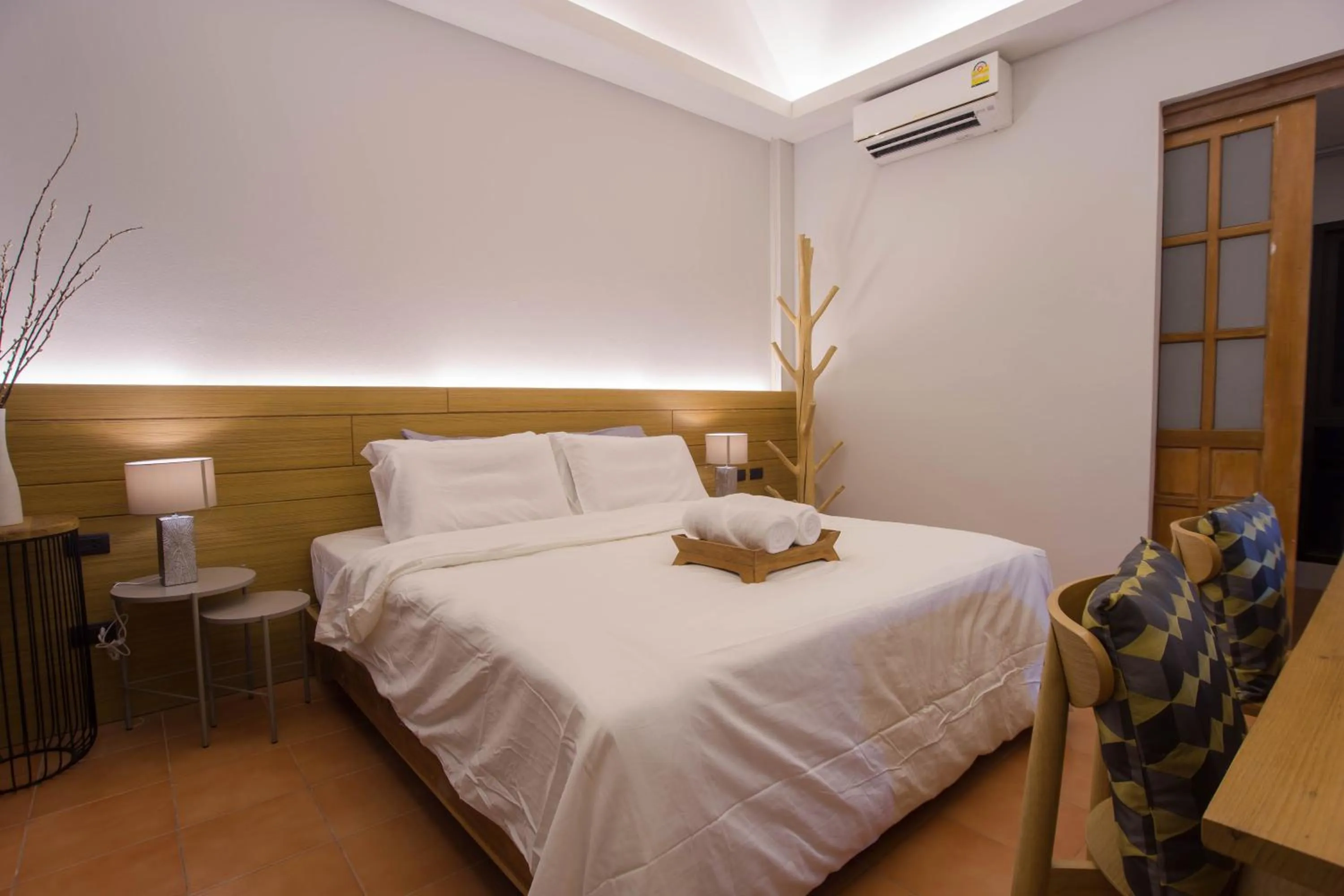 Photo of the whole room, Bed in VIYA lodge