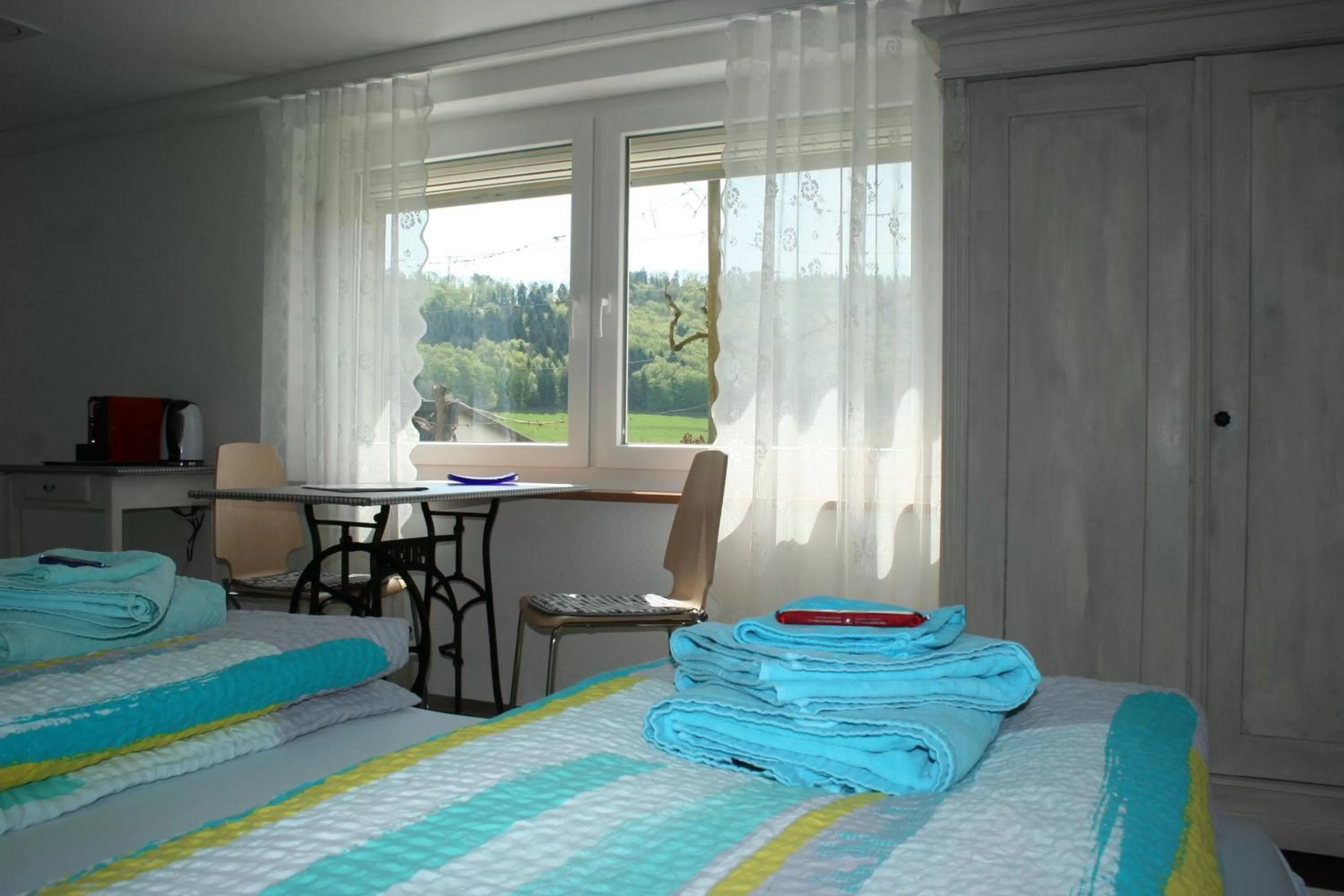 Garden view, Bed in BnB Mönthal im Jurapark