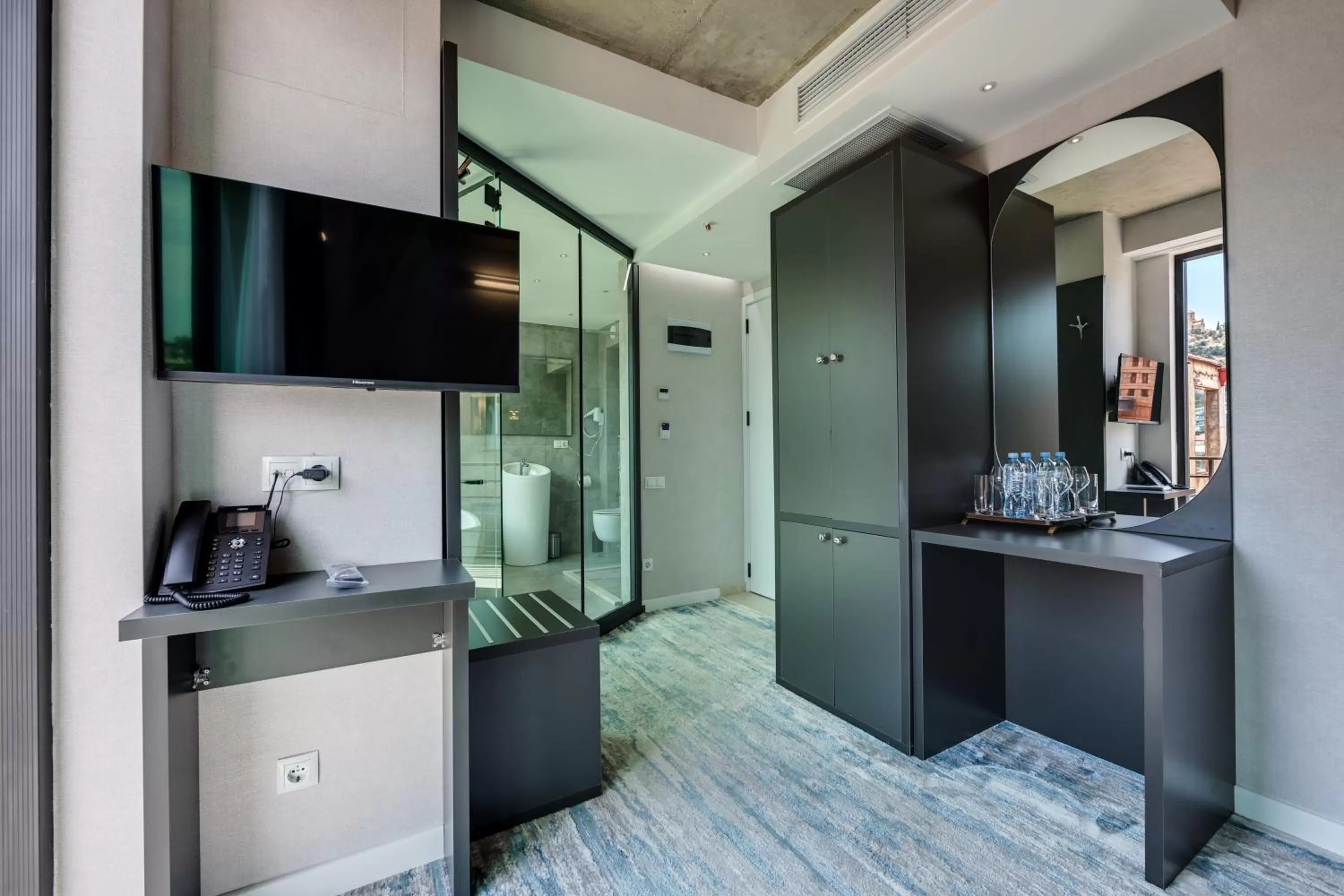 TV and multimedia, Kitchen/Kitchenette in Mit Hotel Tbilisi