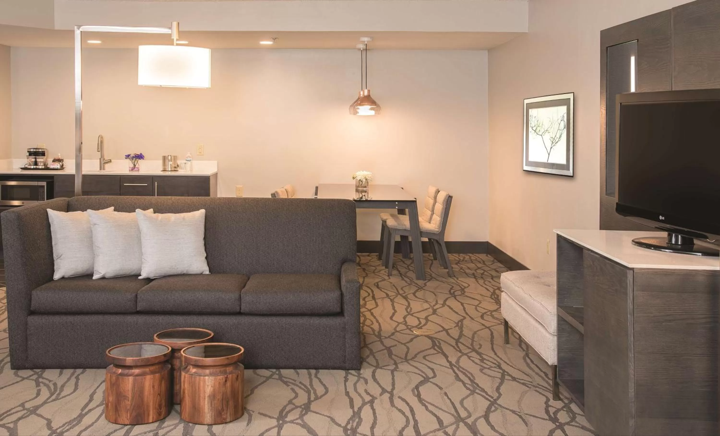 Bedroom in DoubleTree by Hilton Racine Harbourwalk