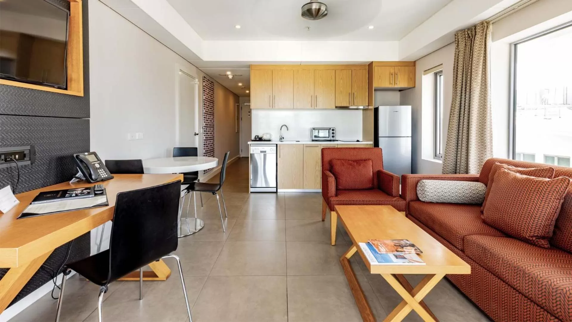 TV and multimedia in Oaks Darwin Elan Hotel