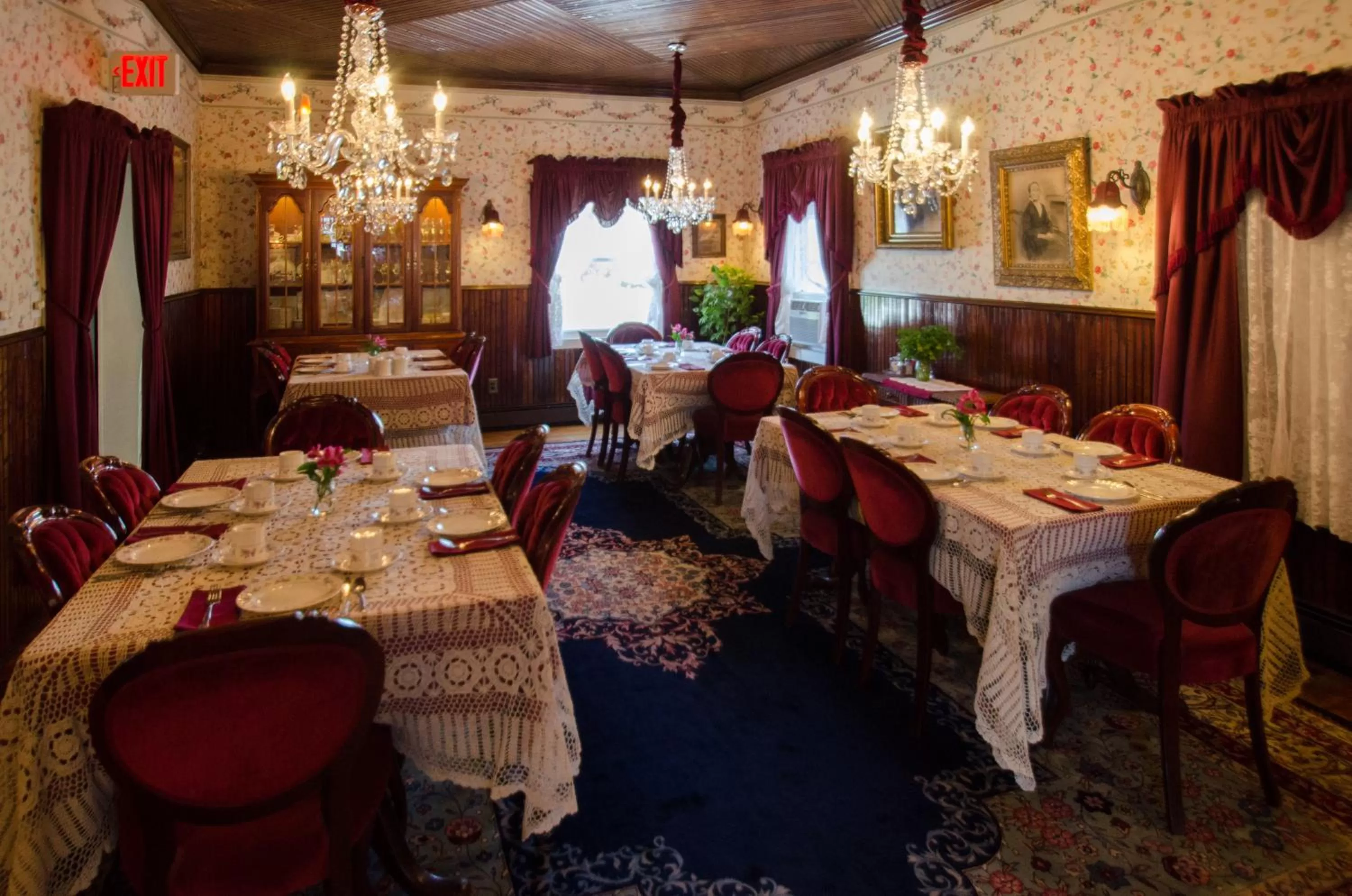 Restaurant/places to eat in Angel of the Sea Bed and Breakfast