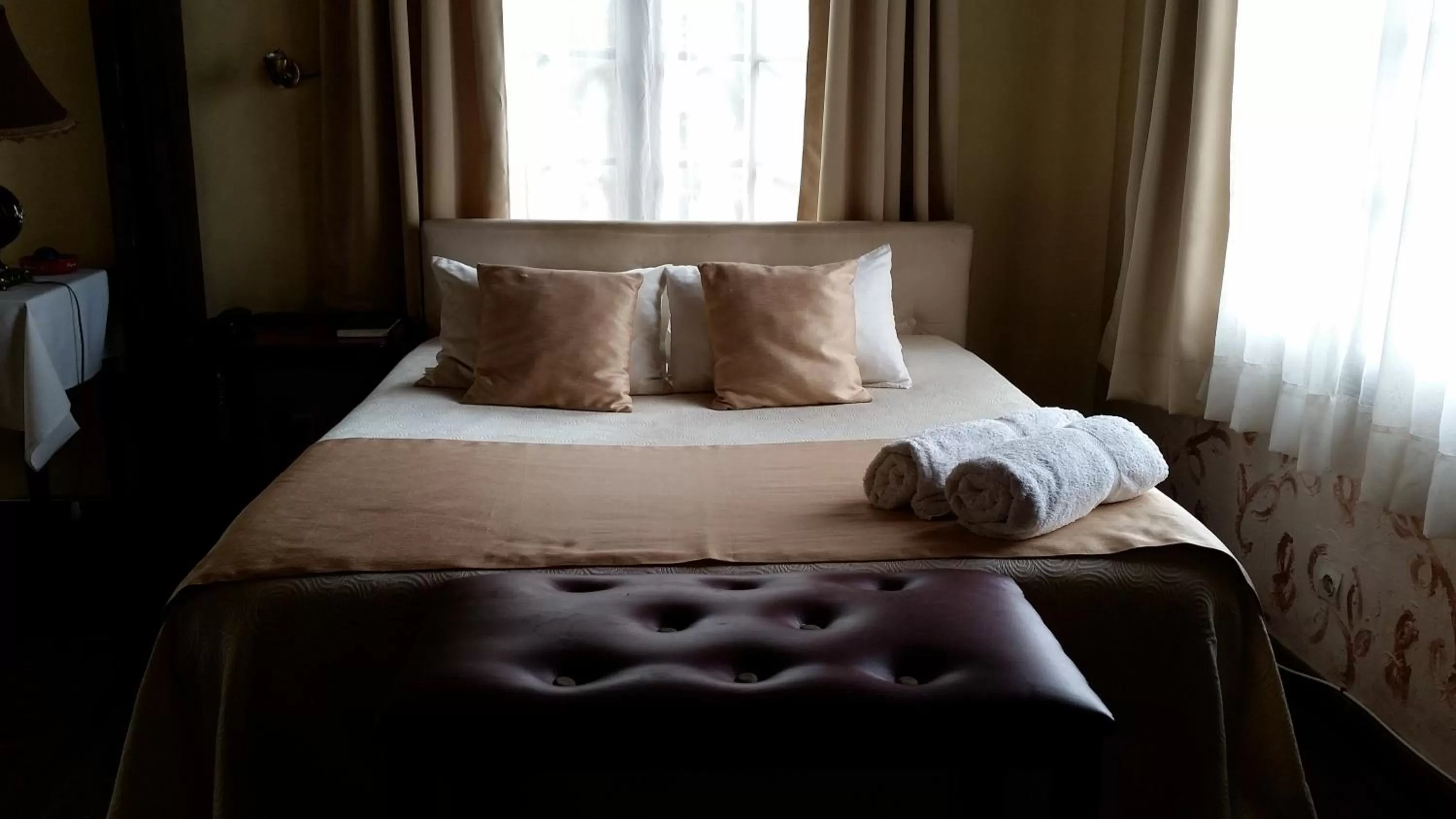 Bedroom, Bed in Relais De La Haute Ville Tana