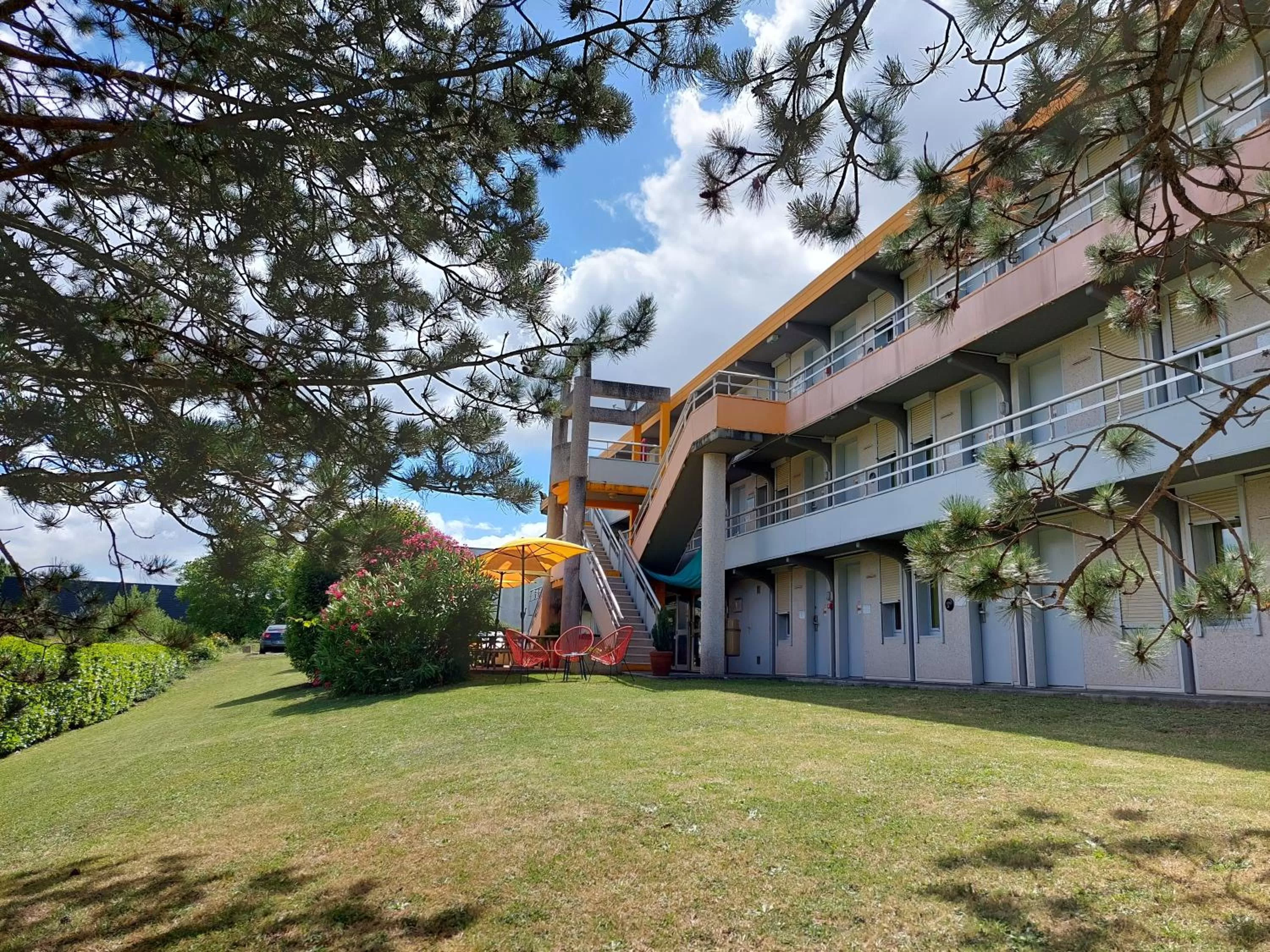 Garden in Premiere Classe Saintes