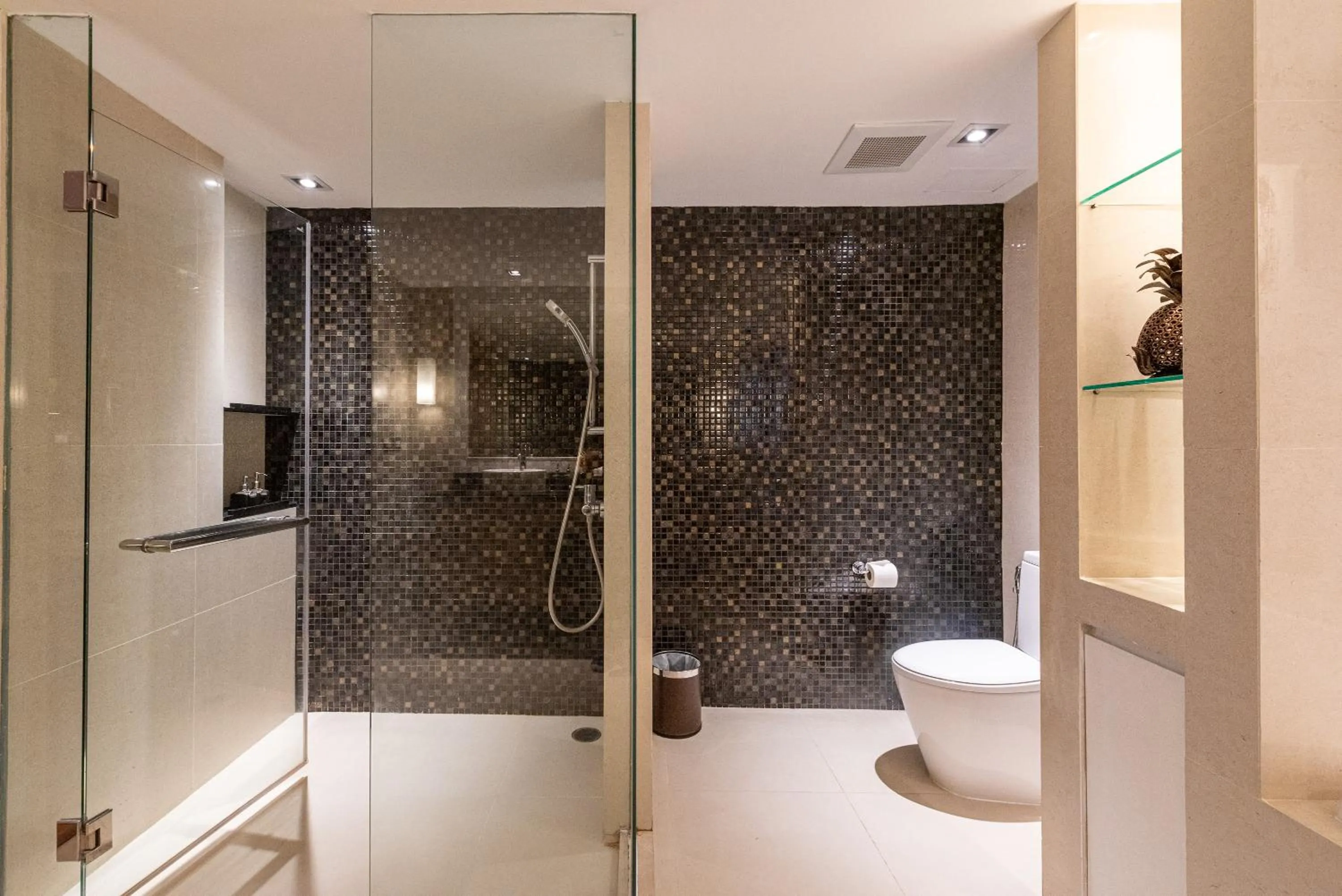 Bathroom in Summit Windmill Golf Suite Hotel at Suvarnabhumi