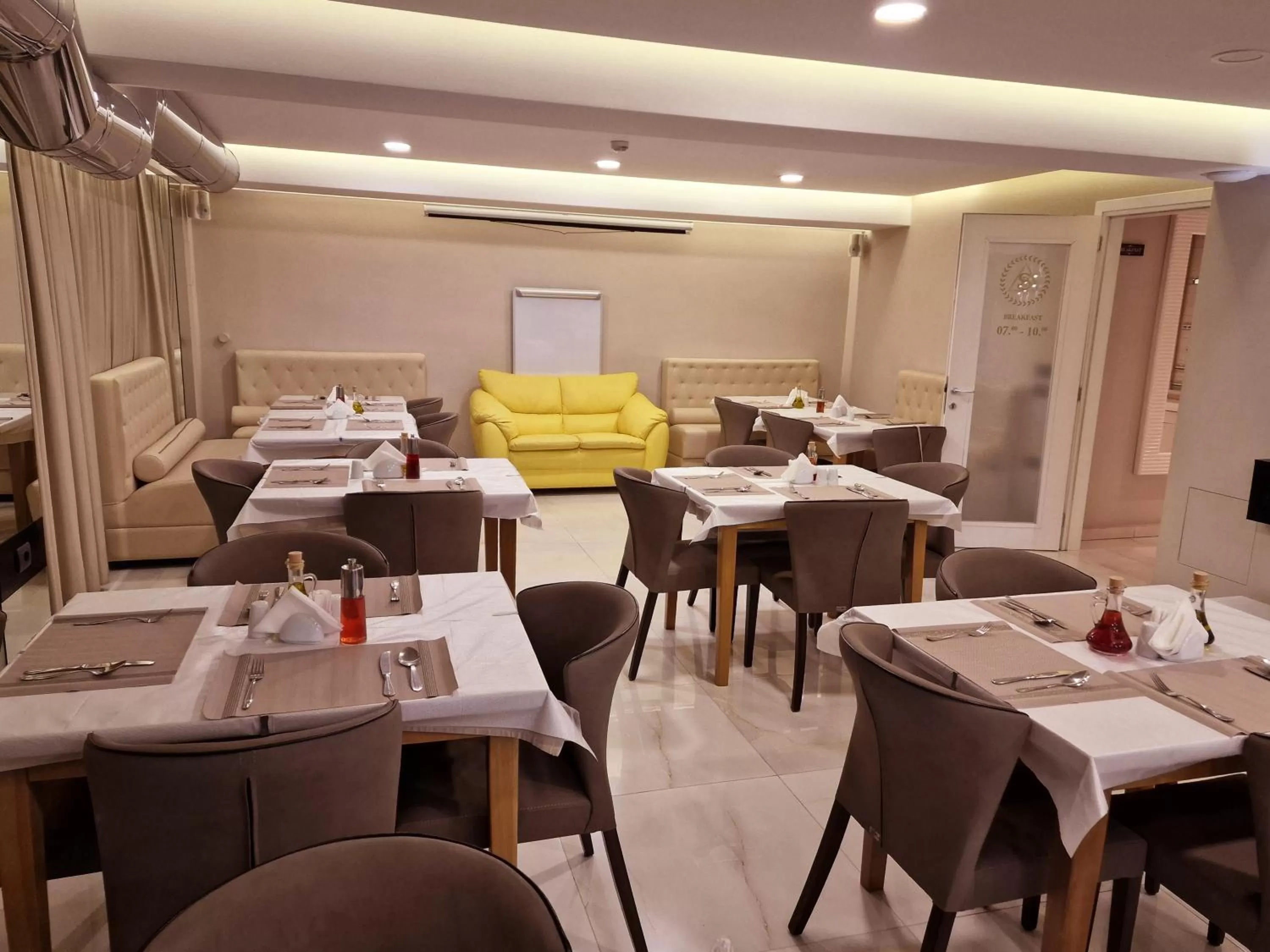 Breakfast in Senator Hotel