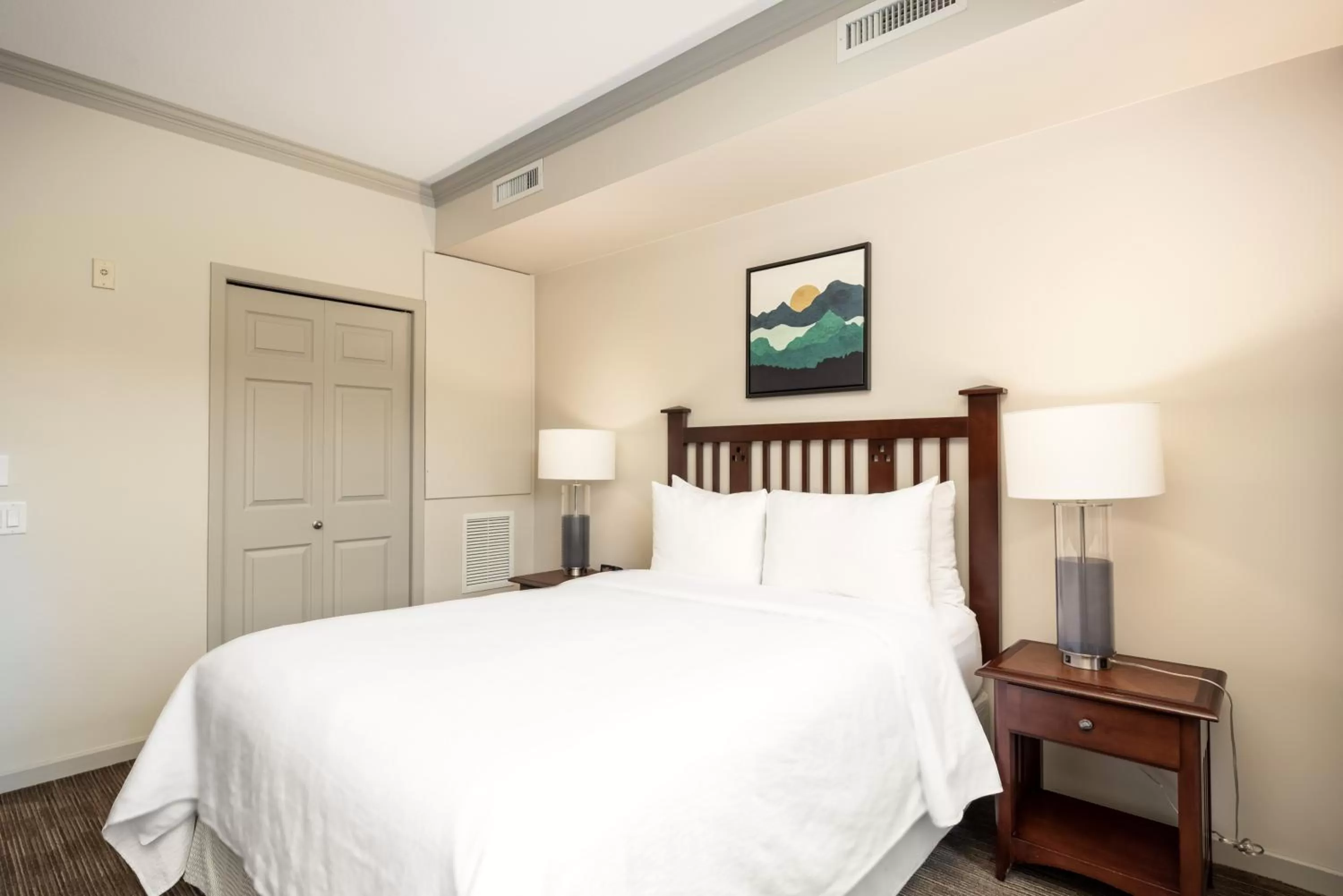 Facility for disabled guests, Bed in Manteo at Eldorado Resort