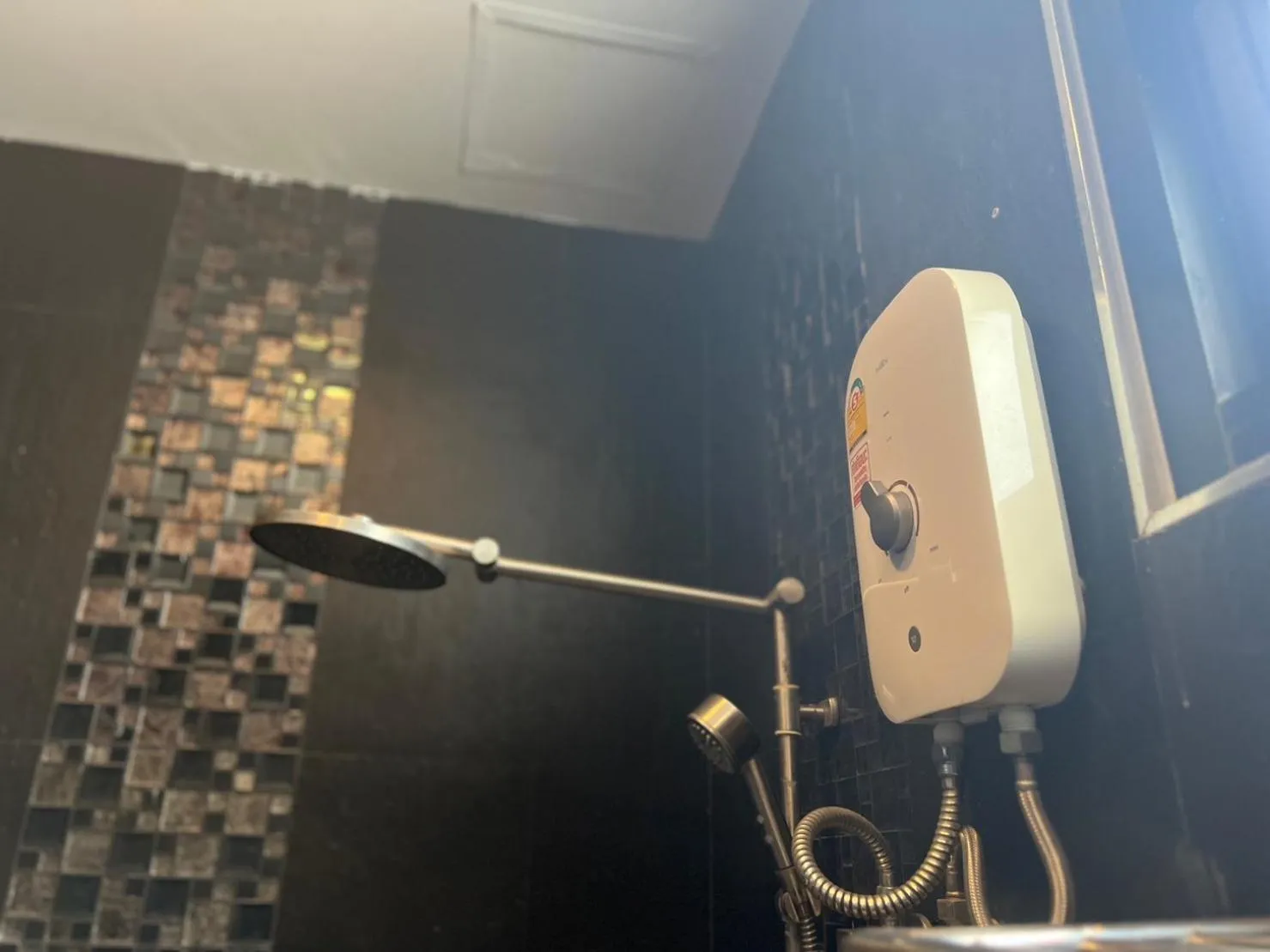 Shower in Srisawara Casa Hotel