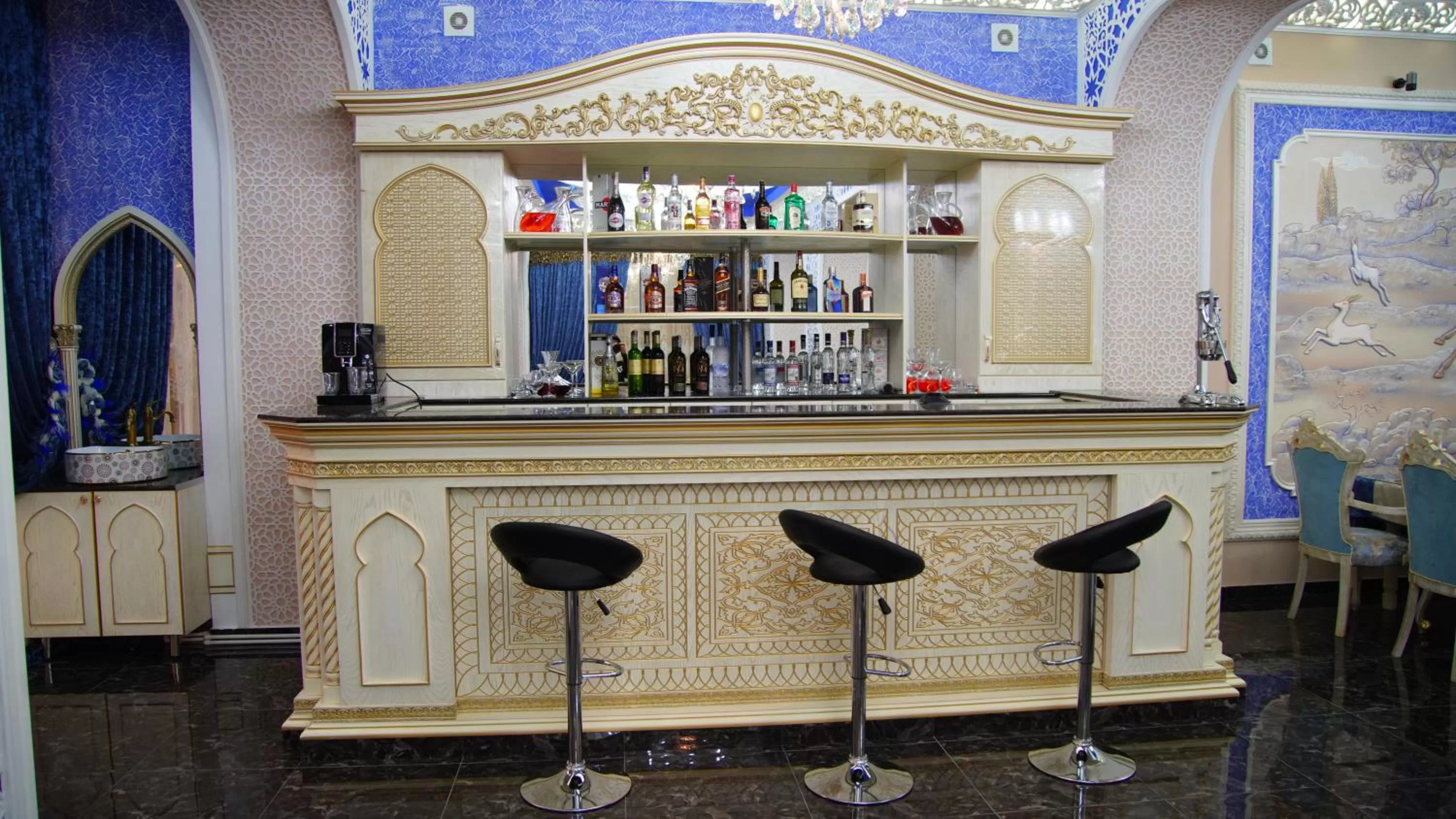 Nightclub / DJ, Lounge/Bar in Sumaya Hotel